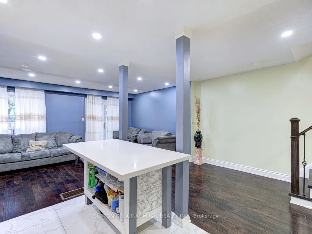 110 Foster Crescent, #110