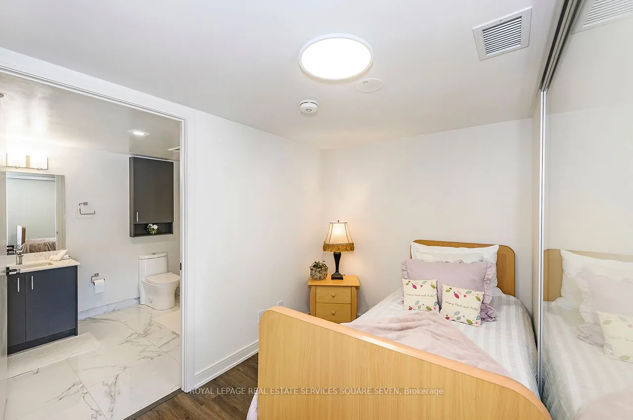 8010 Derry Road W, #TH 105