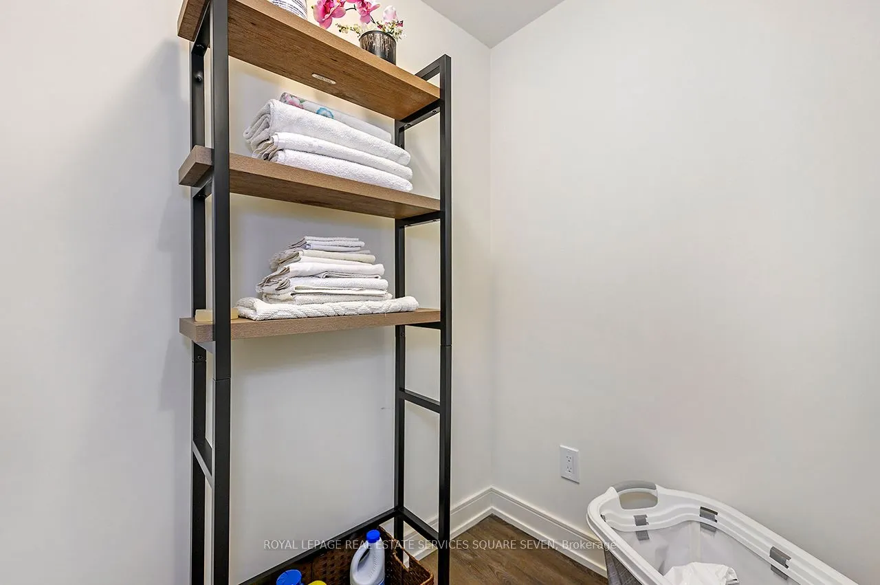 8010 Derry Road W, #TH 105