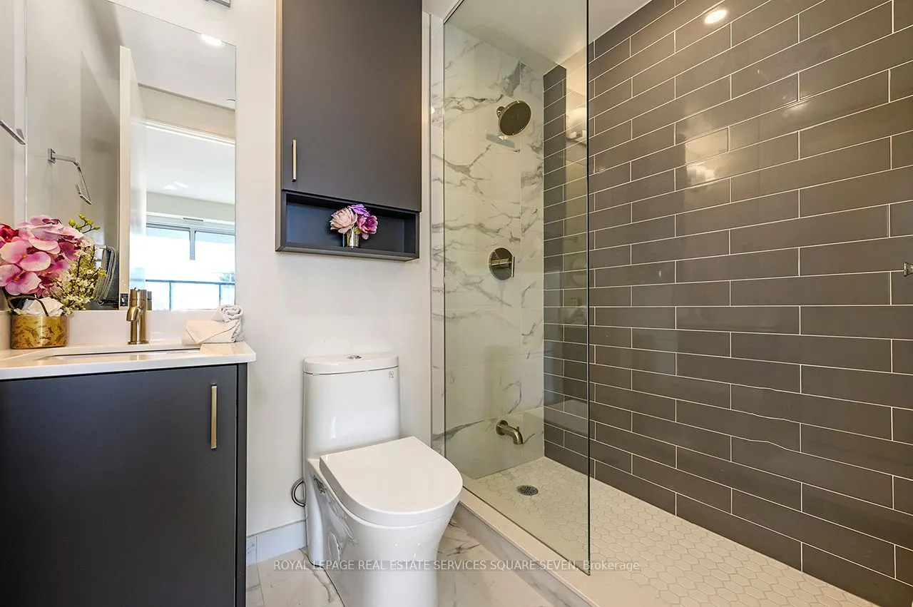8010 Derry Road W, #TH 105