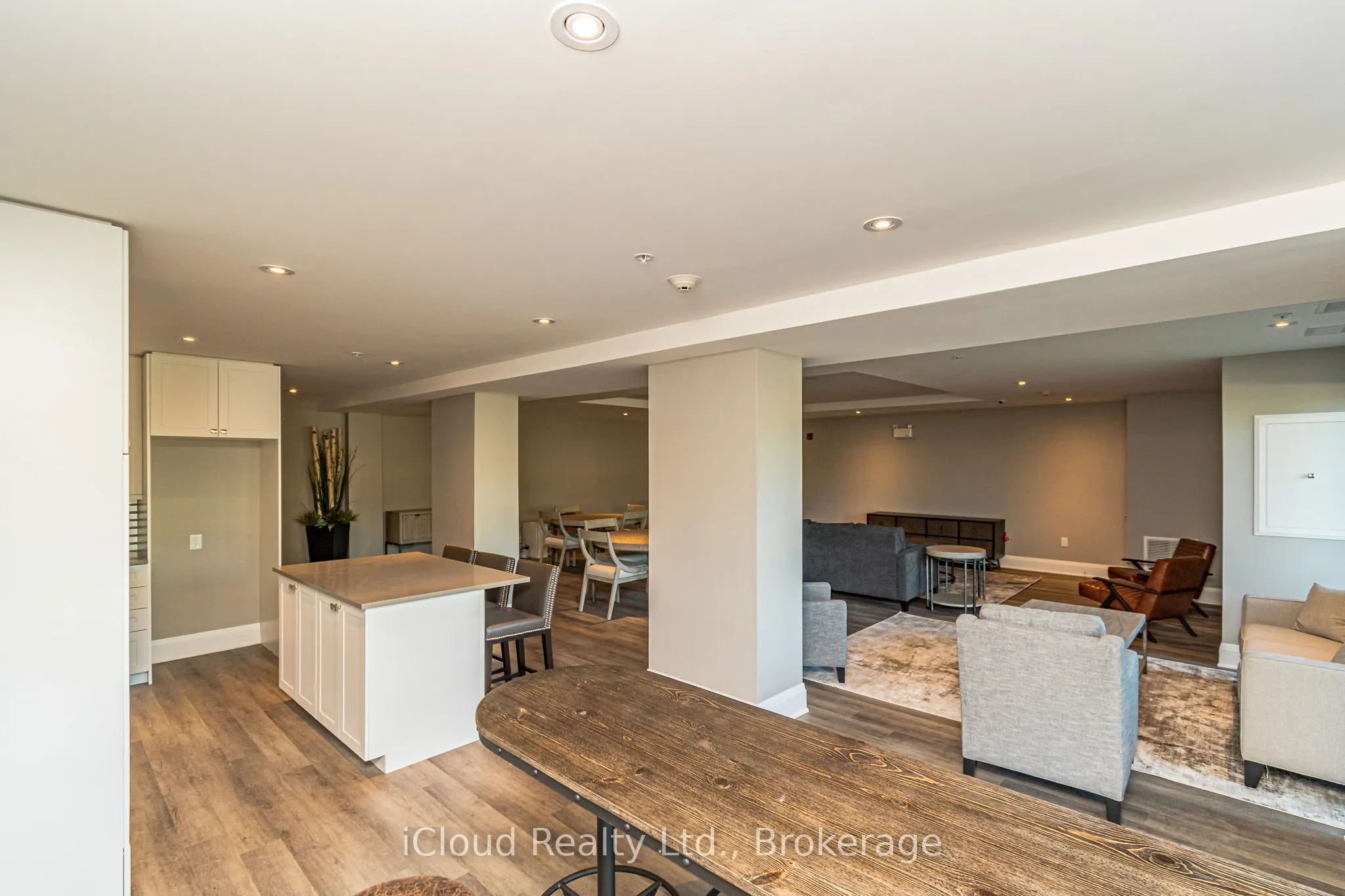 610 Farmstead Road, #526