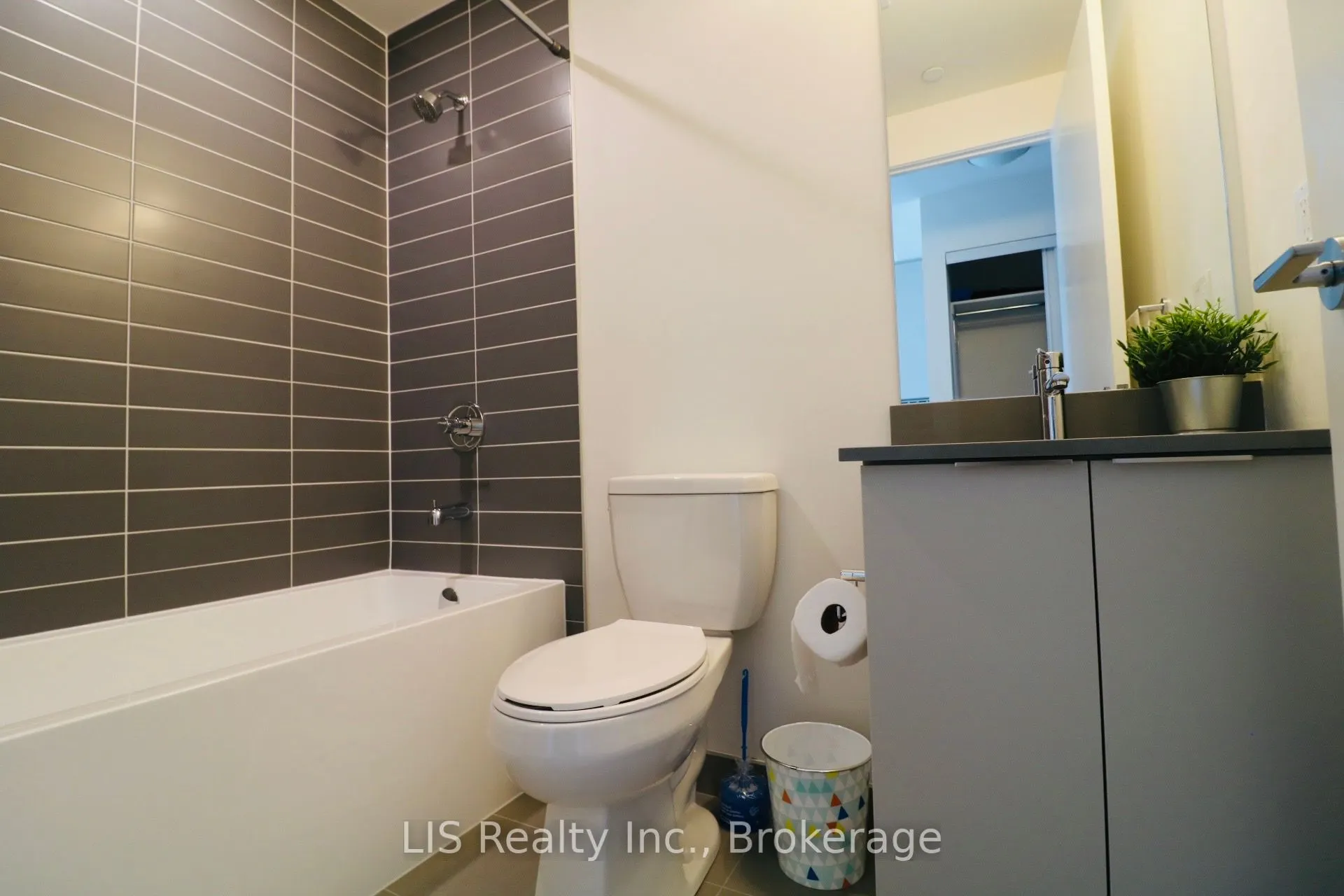 3079 Trafalgar Road, #907