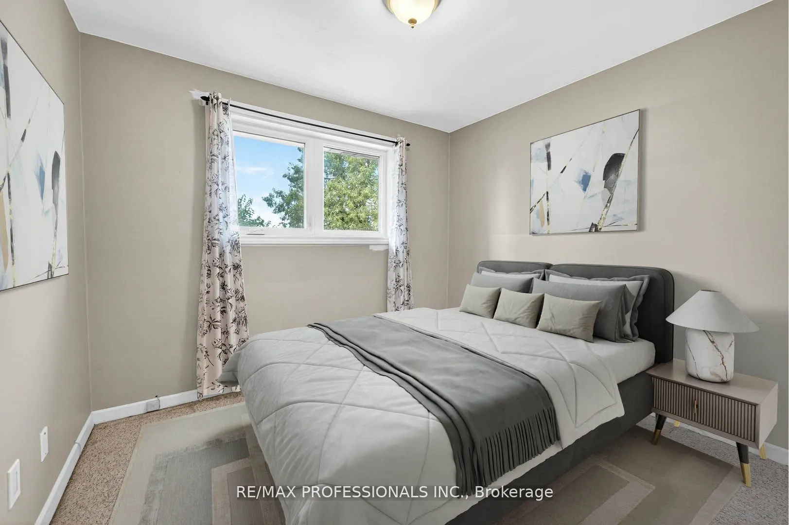 1784 Sandgate Crescent