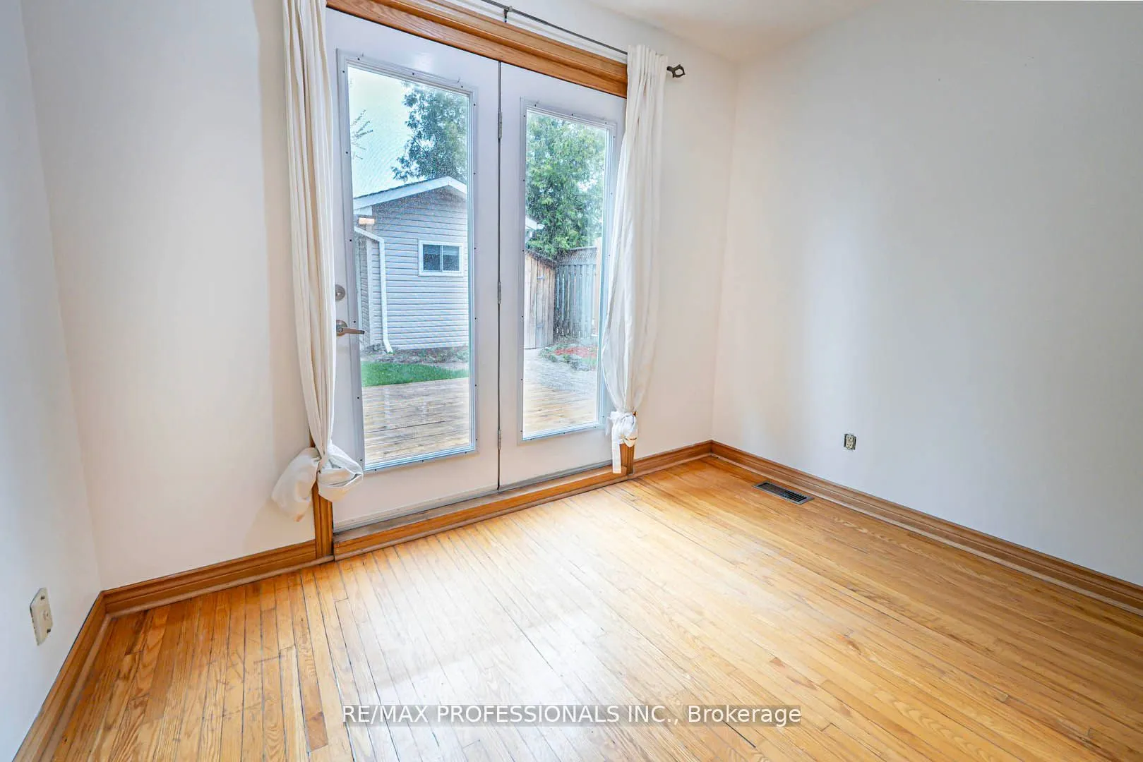 1784 Sandgate Crescent