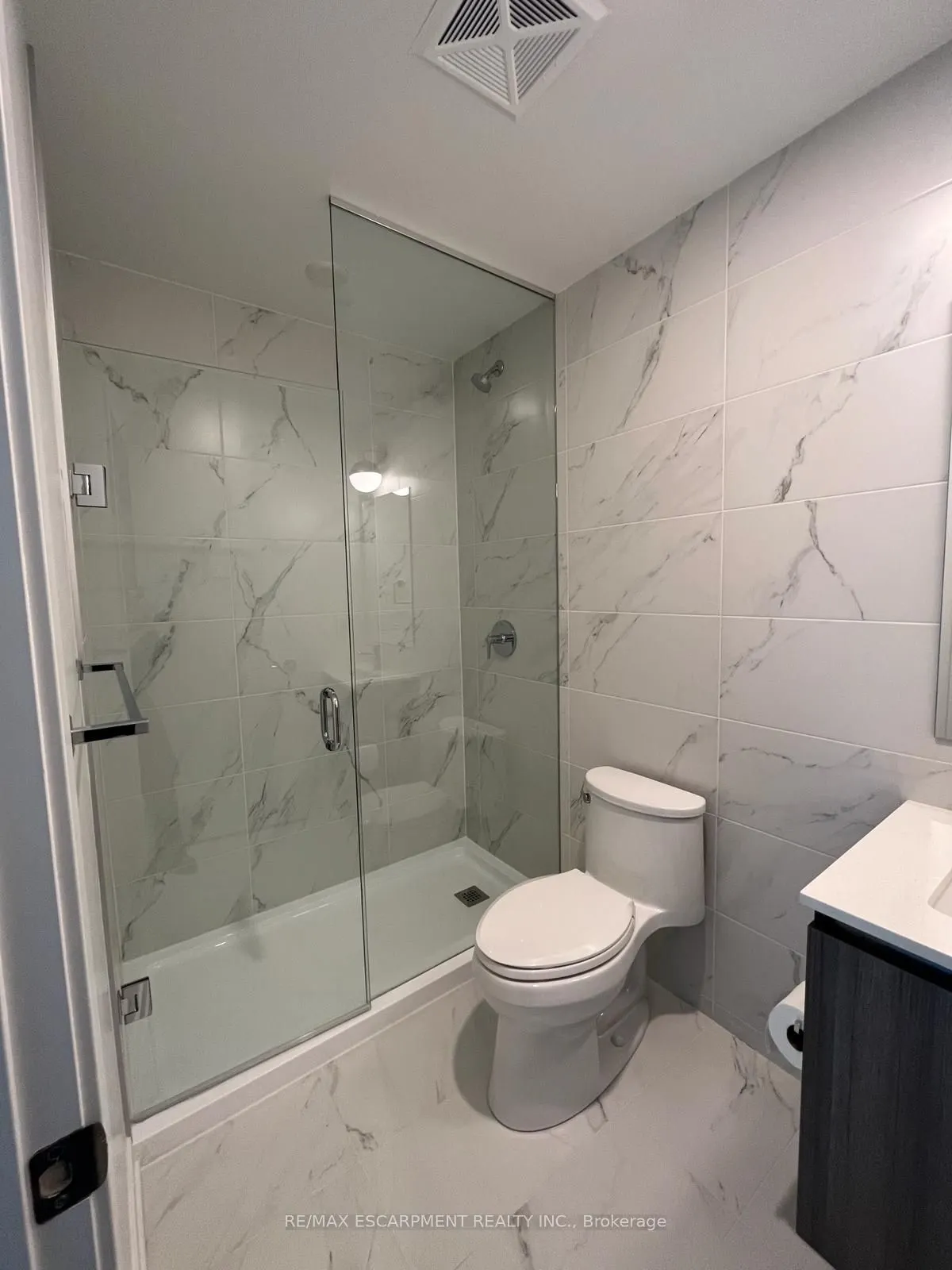 405 Dundas Street W, #225