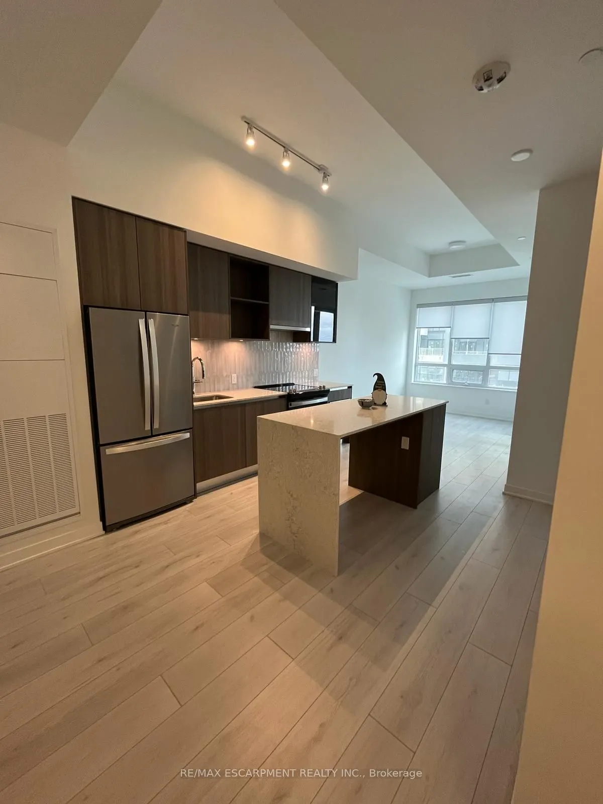 405 Dundas Street W, #225