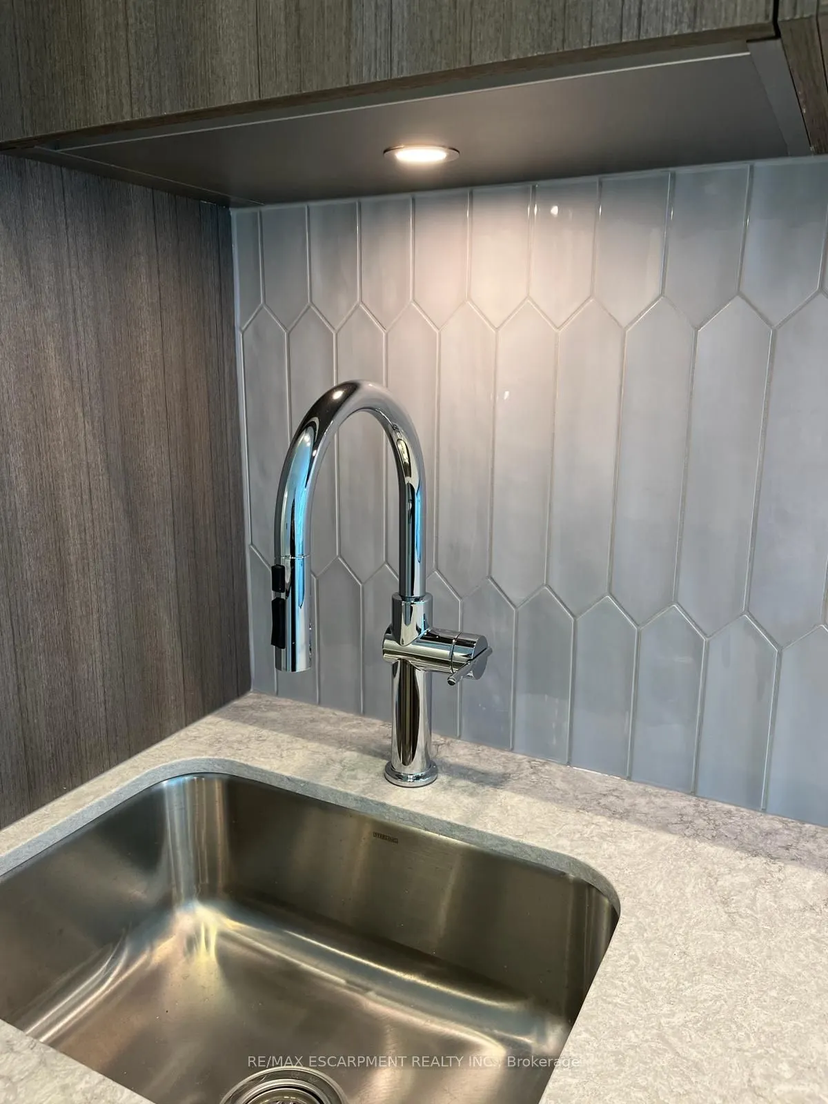405 Dundas Street W, #225