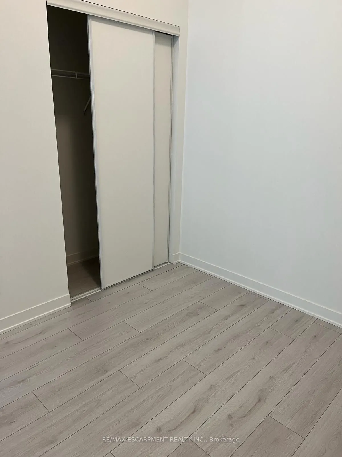 405 Dundas Street W, #225