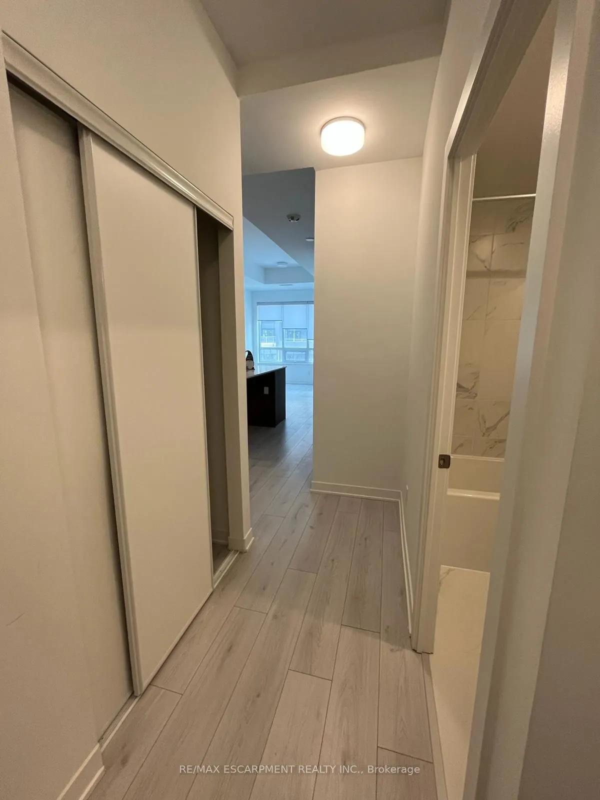 405 Dundas Street W, #225
