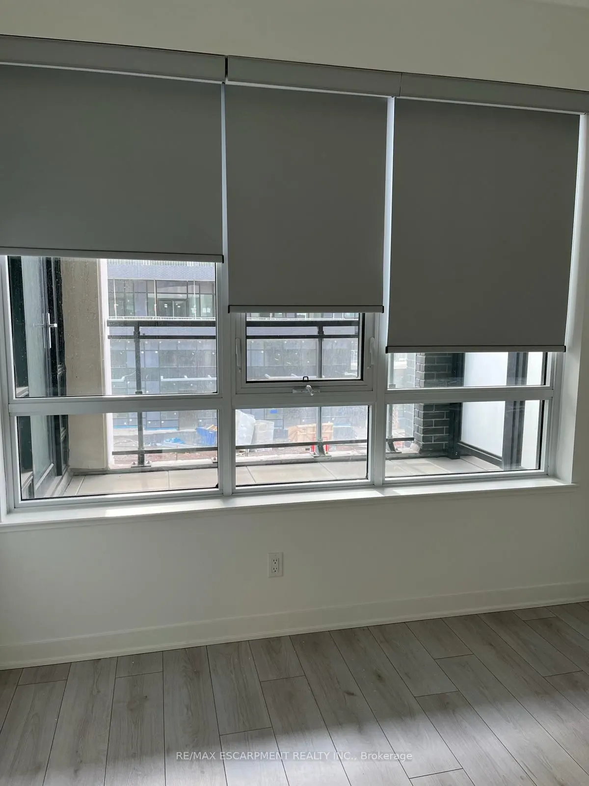 405 Dundas Street W, #225