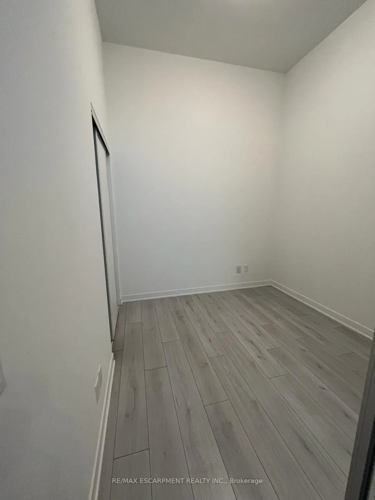 405 Dundas Street W, #225
