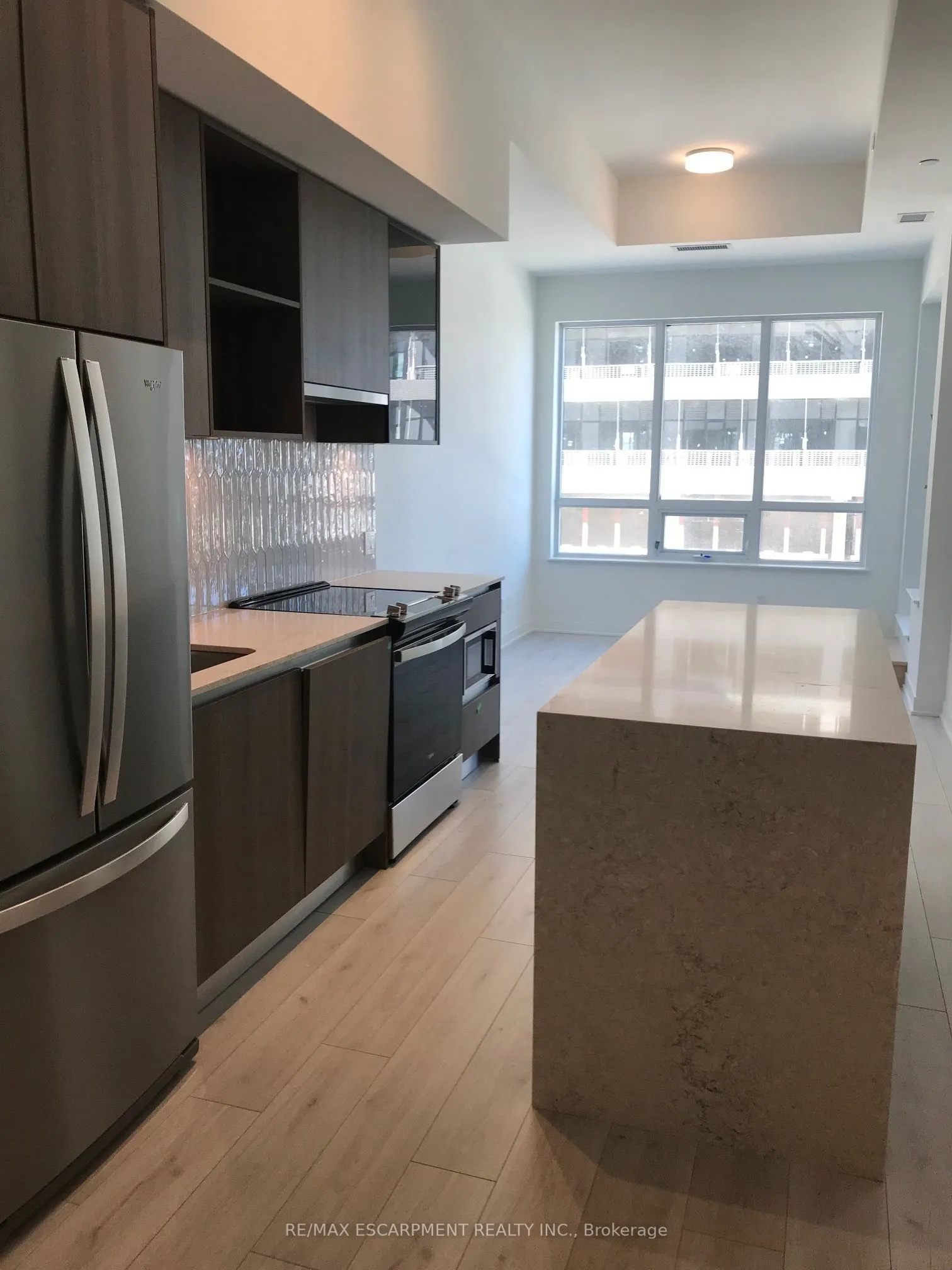 405 Dundas Street W, #225