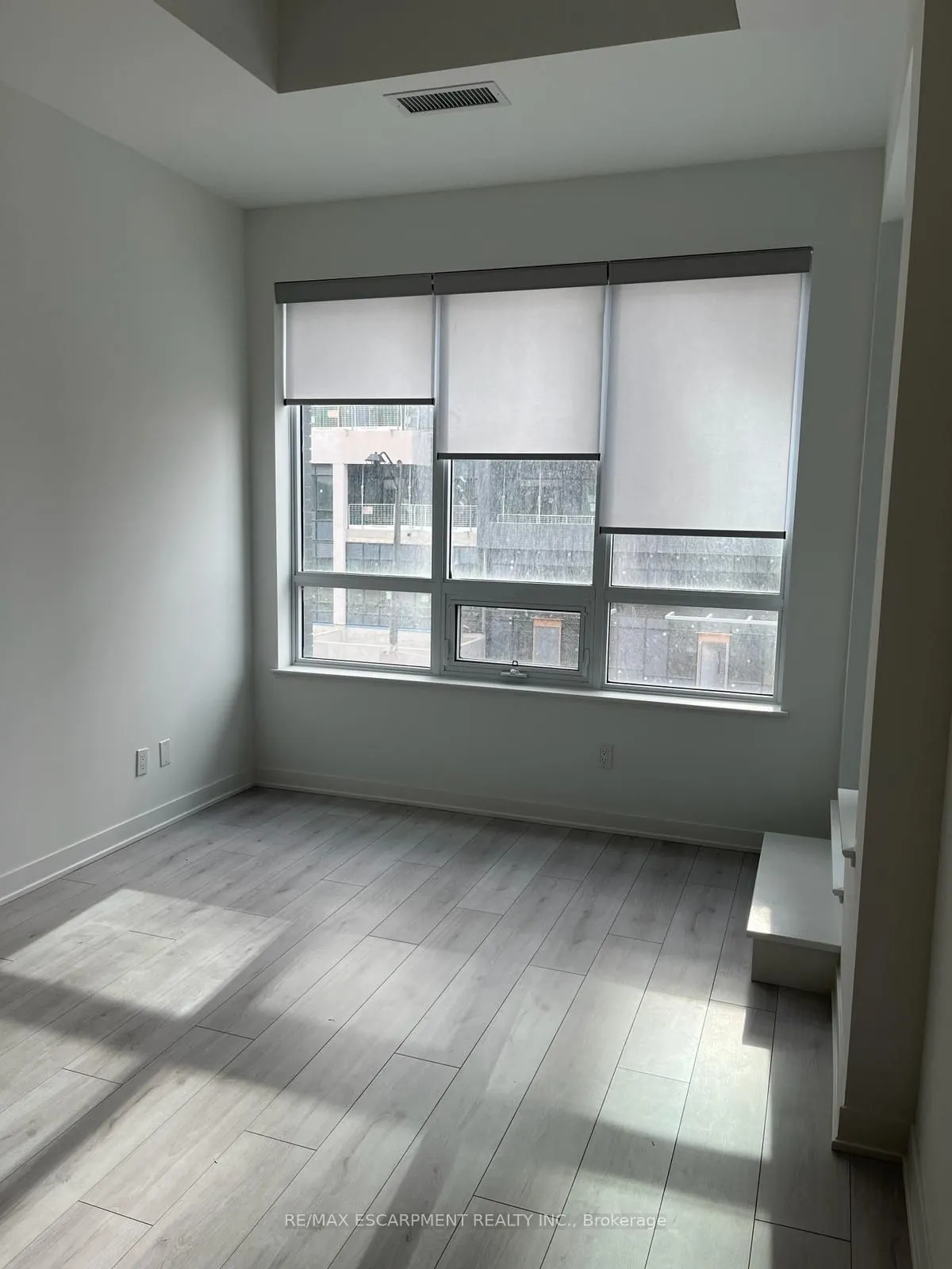 405 Dundas Street W, #225