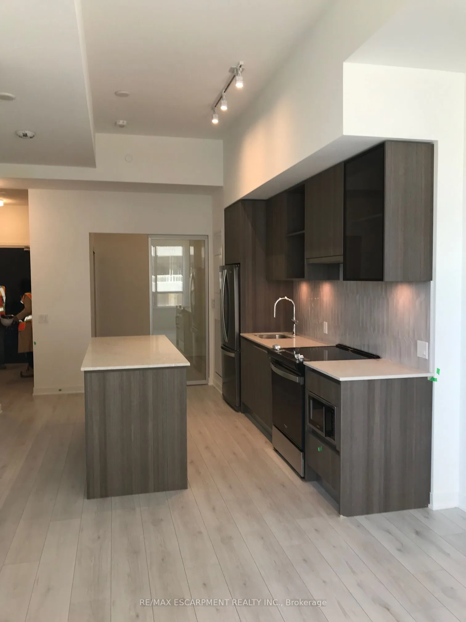 405 Dundas Street W, #225