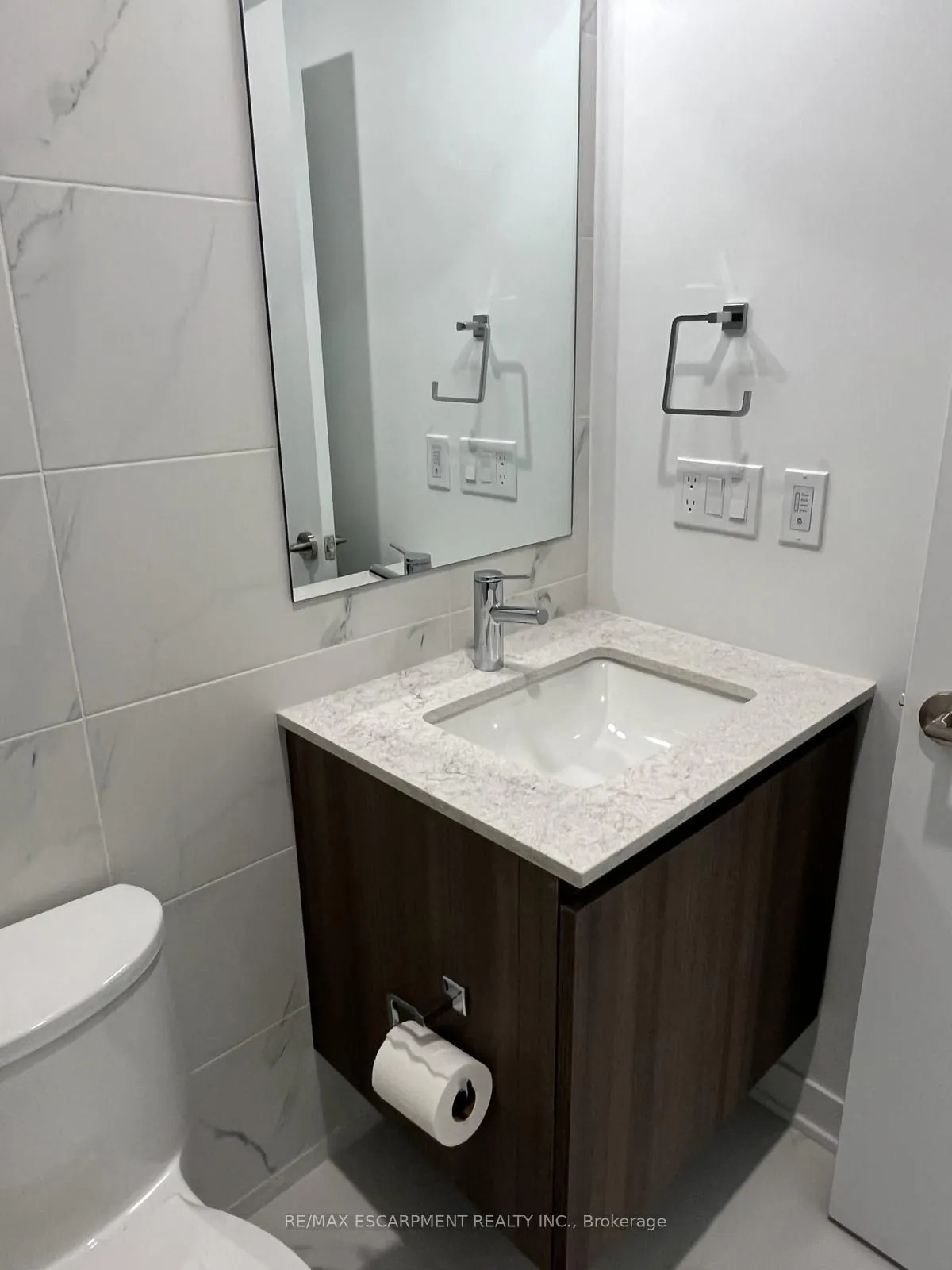 405 Dundas Street W, #225