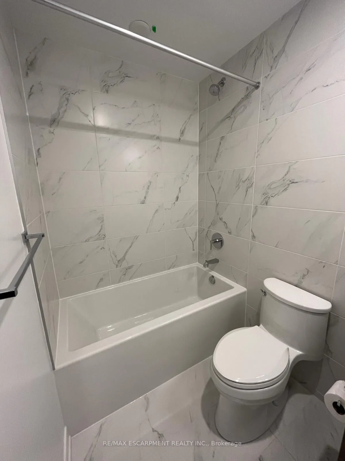 405 Dundas Street W, #225