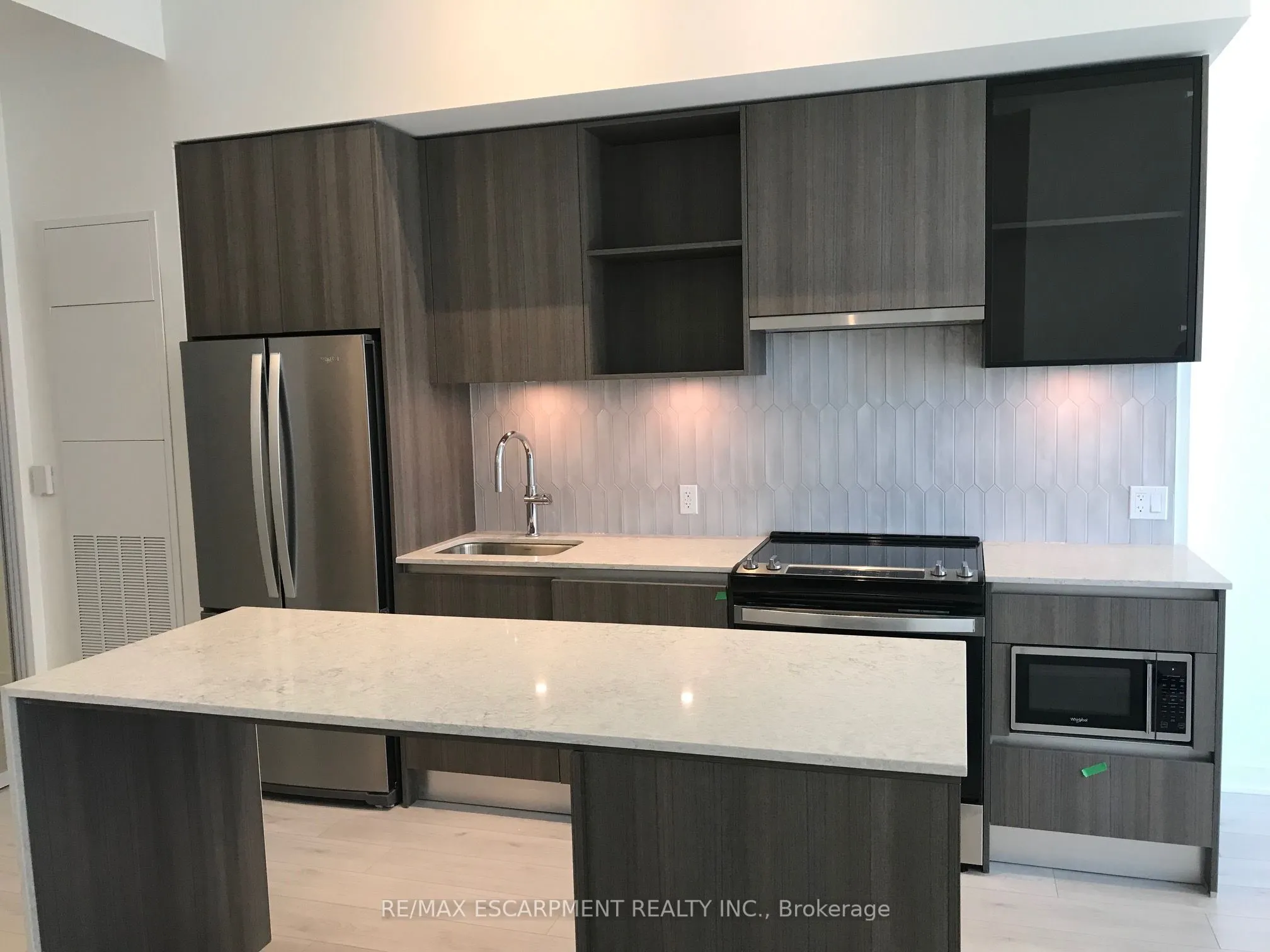 405 Dundas Street W, #225