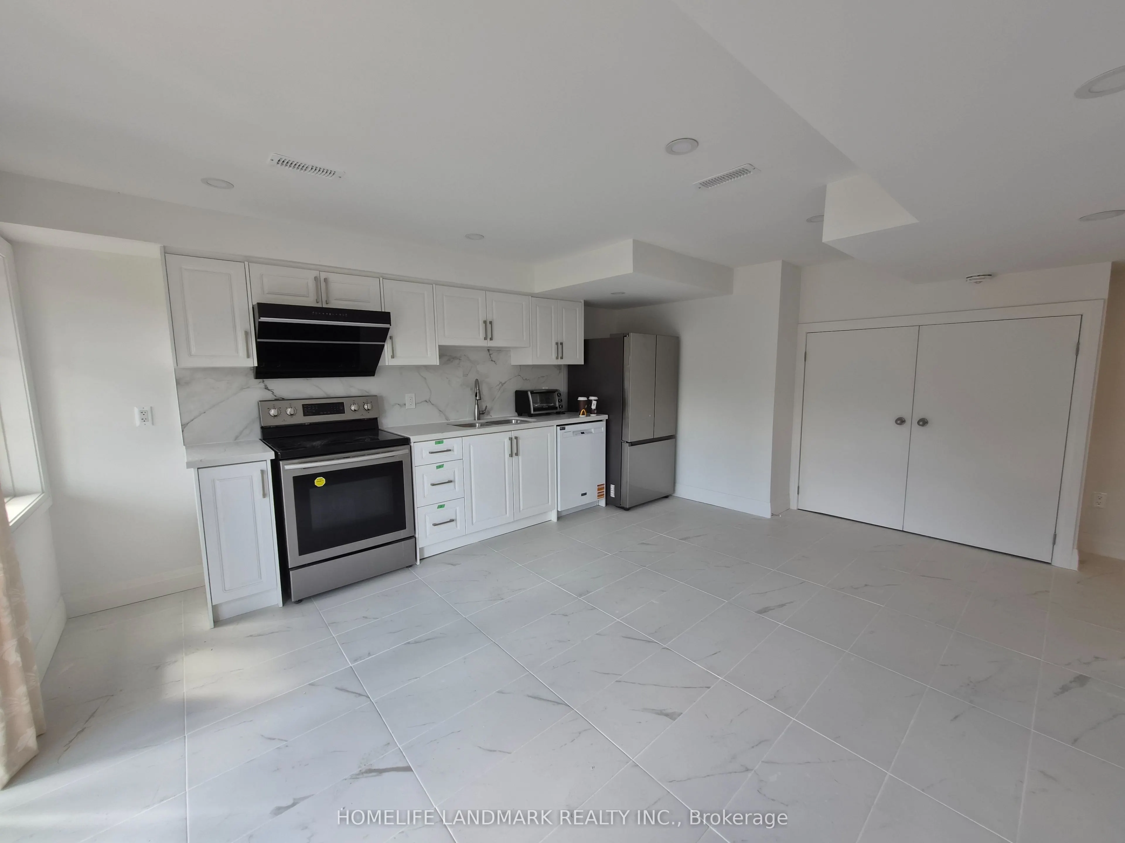 10 Waterwide Crescent, #Basement