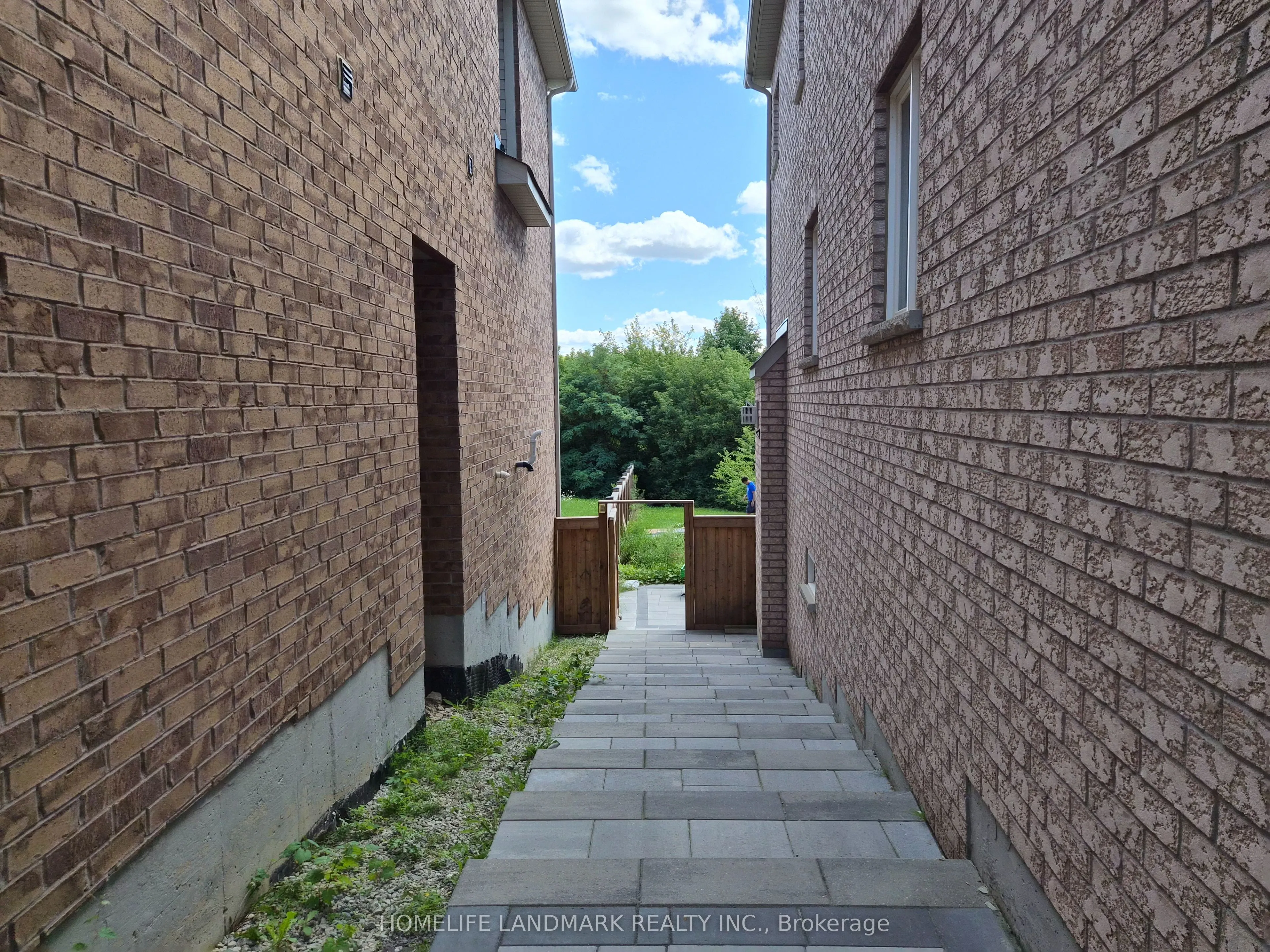 10 Waterwide Crescent, #Basement