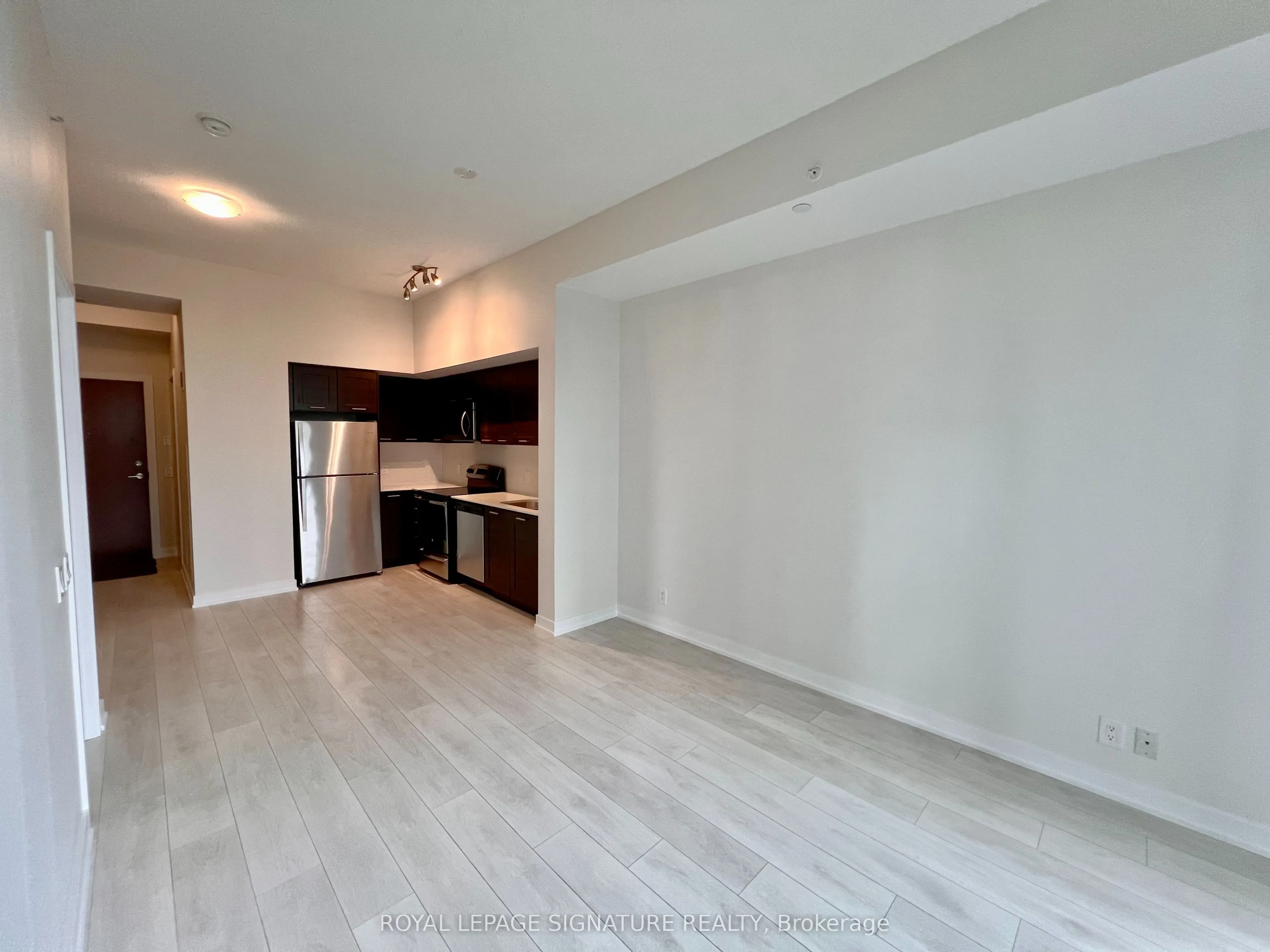 2200 Lakeshore Boulevard W, #802
