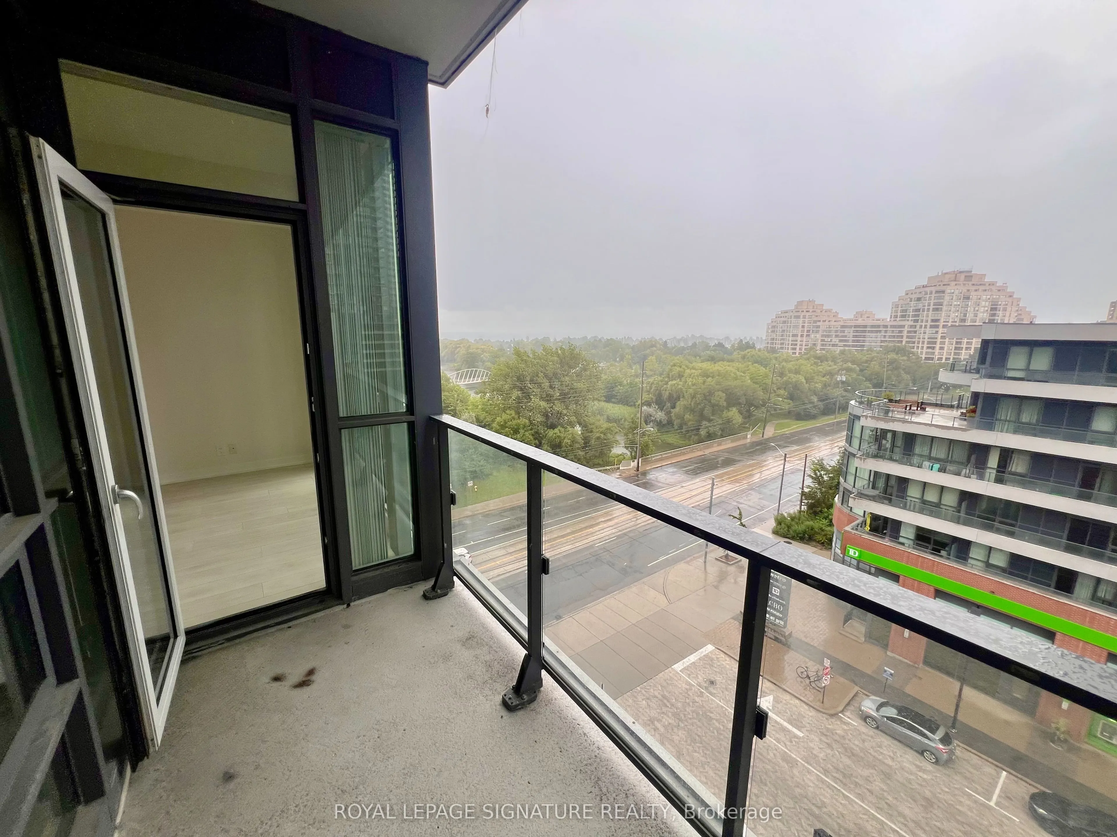 2200 Lakeshore Boulevard W, #802