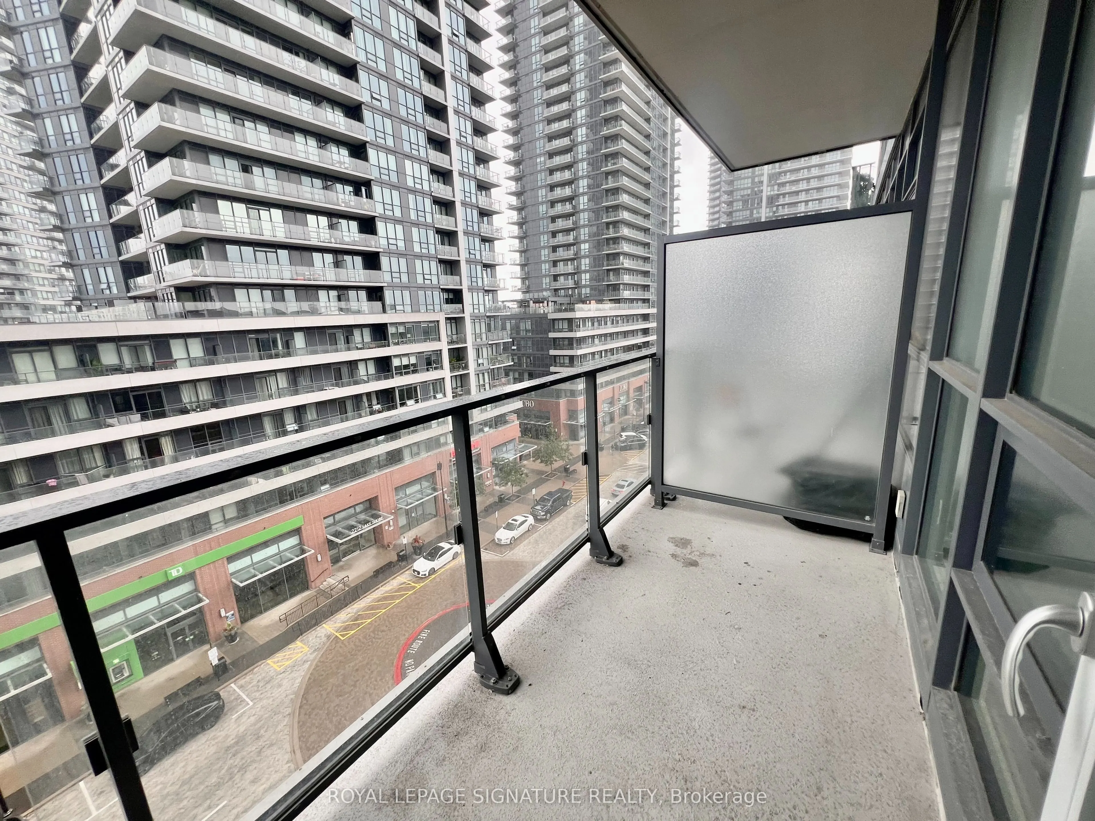 2200 Lakeshore Boulevard W, #802