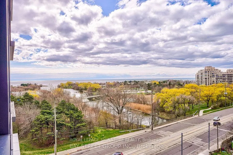 2200 Lakeshore Boulevard W, #802
