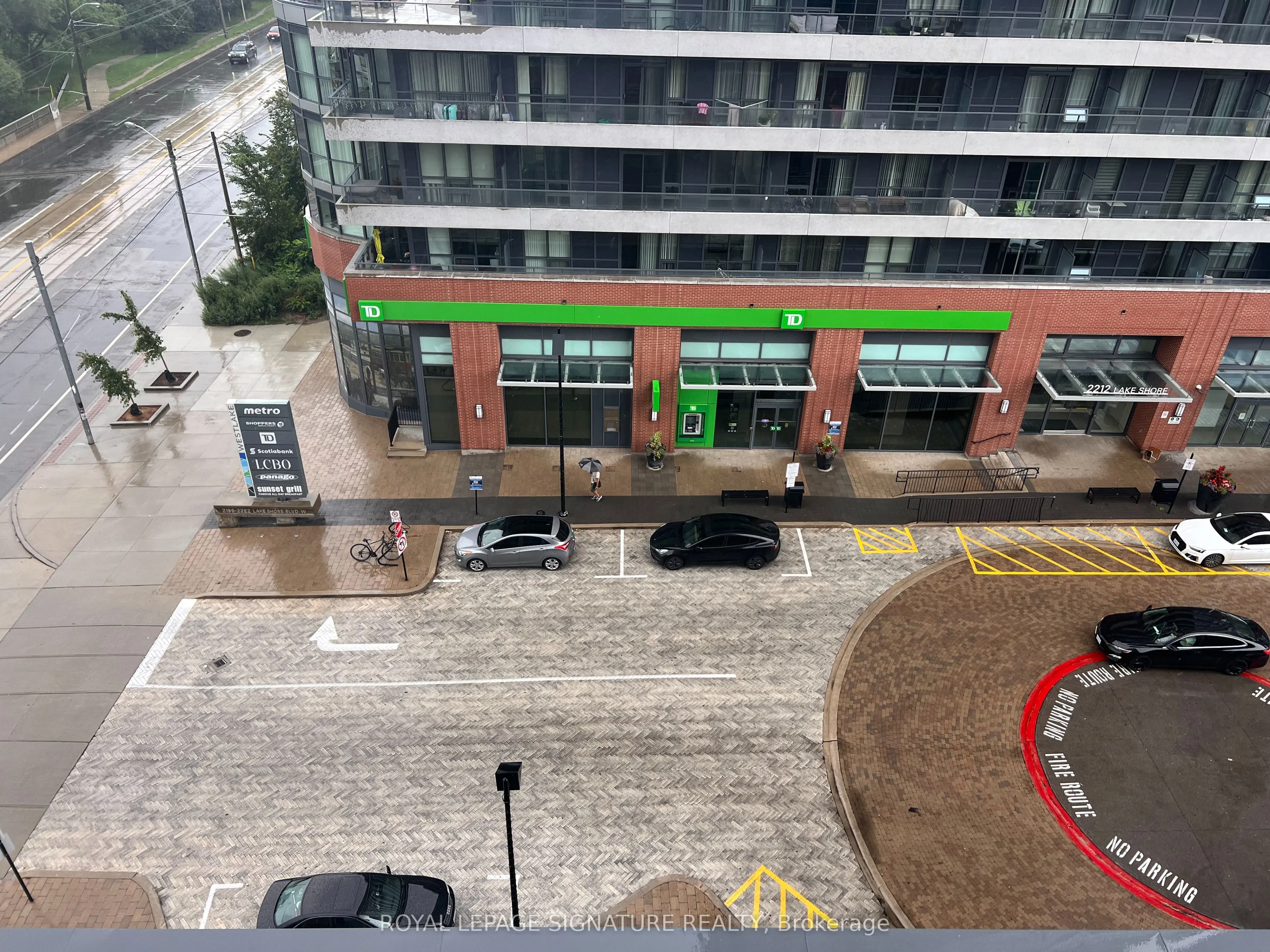 2200 Lakeshore Boulevard W, #802