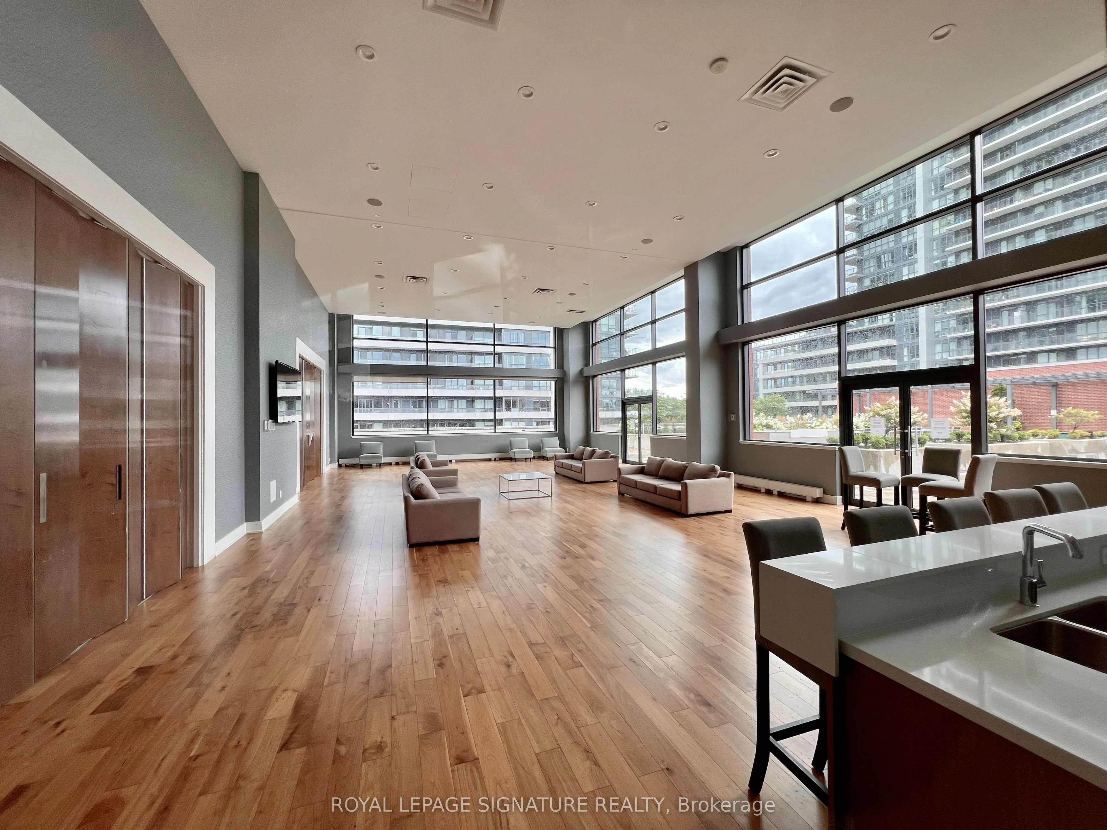 2200 Lakeshore Boulevard W, #802