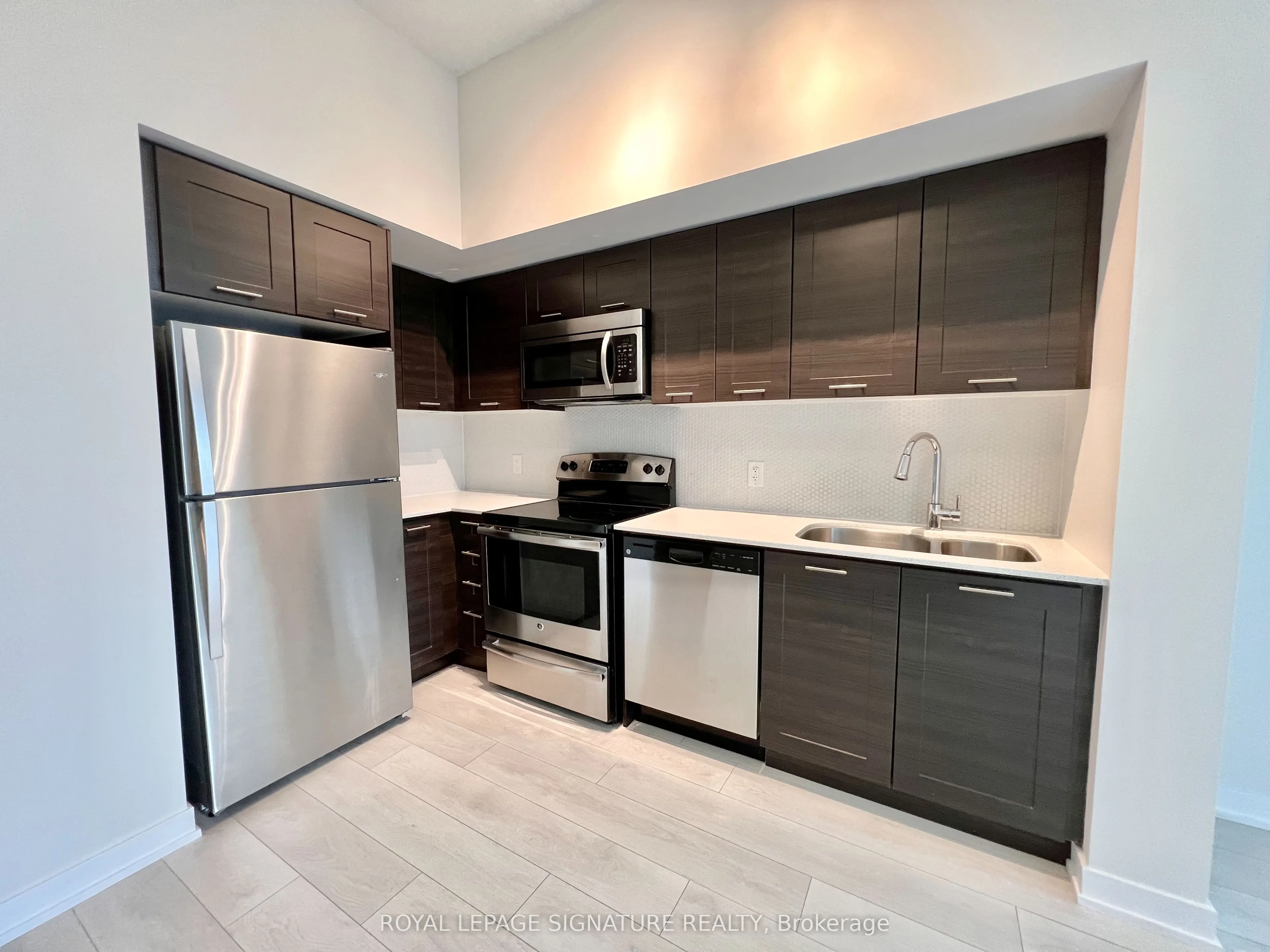 2200 Lakeshore Boulevard W, #802
