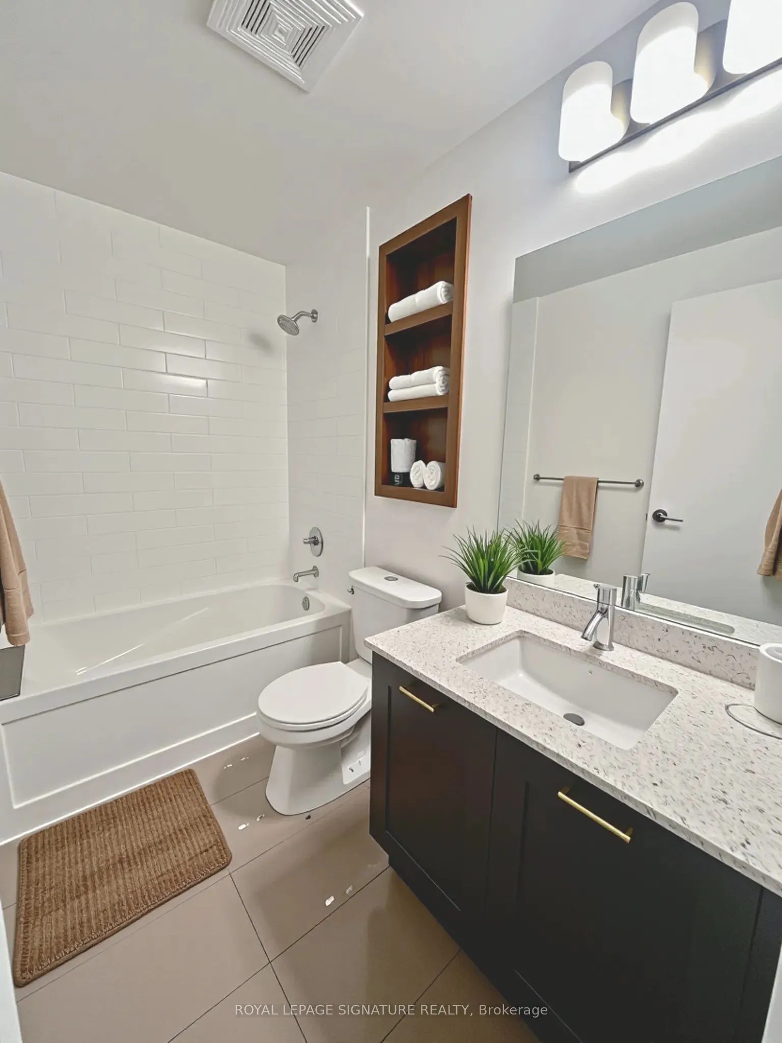 2200 Lakeshore Boulevard W, #802