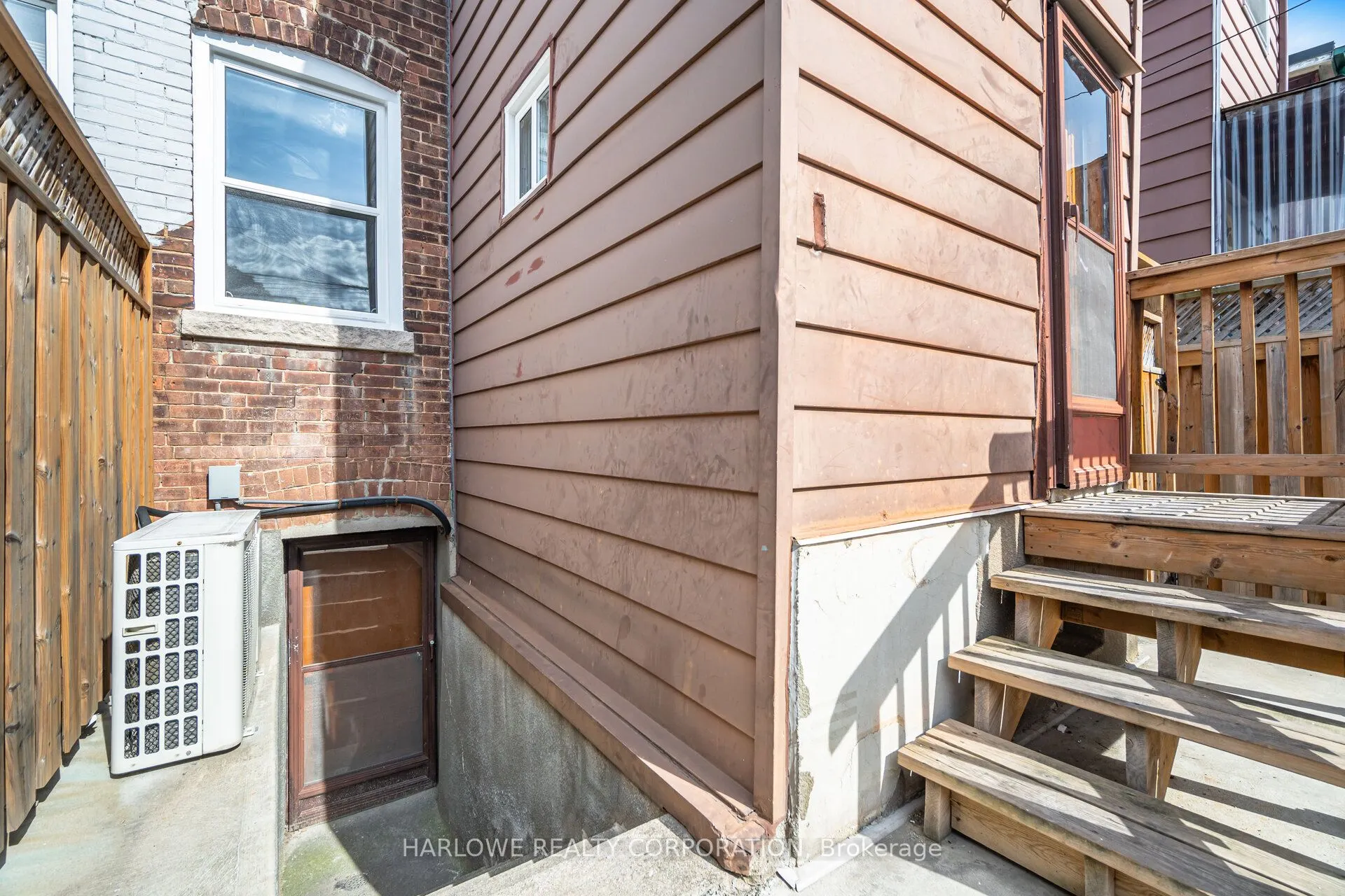 1812 Dufferin Street