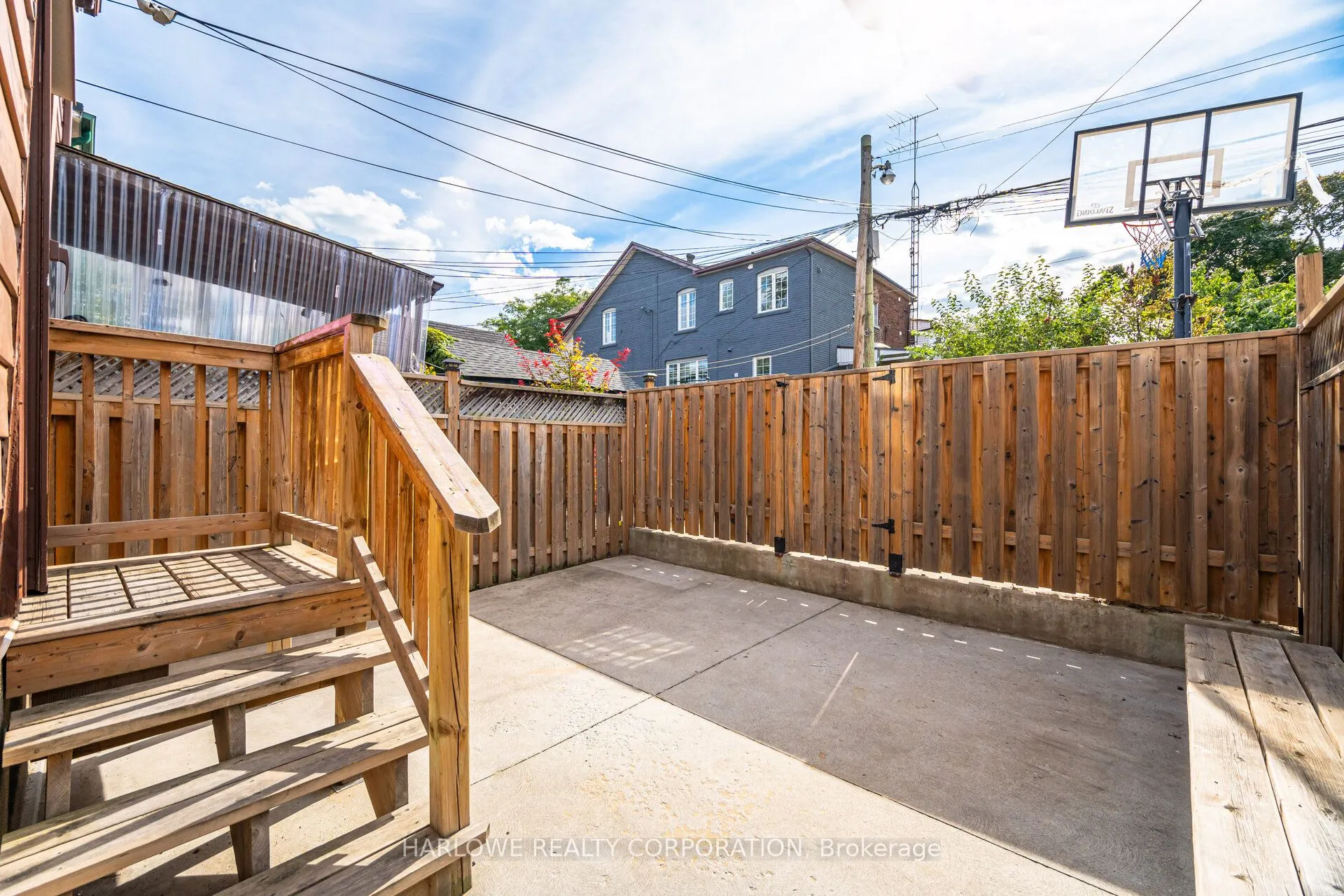 1812 Dufferin Street