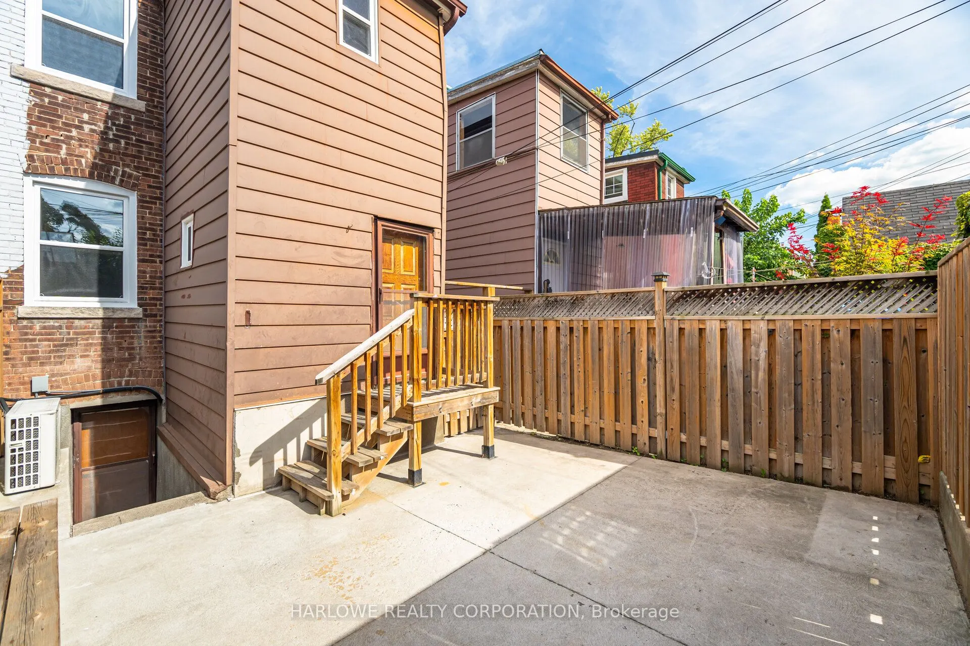 1812 Dufferin Street