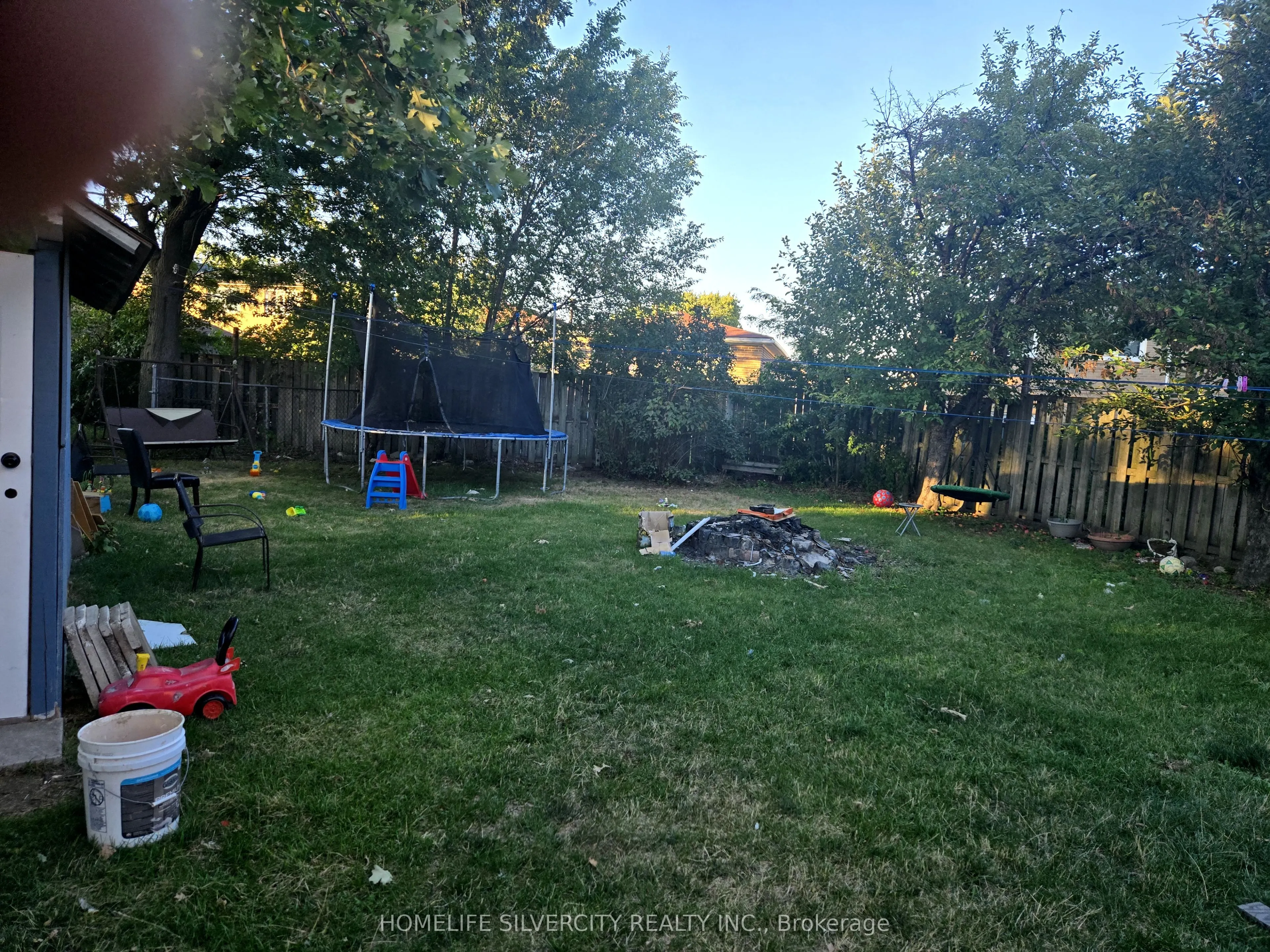 7585 Wrenwood Crescent