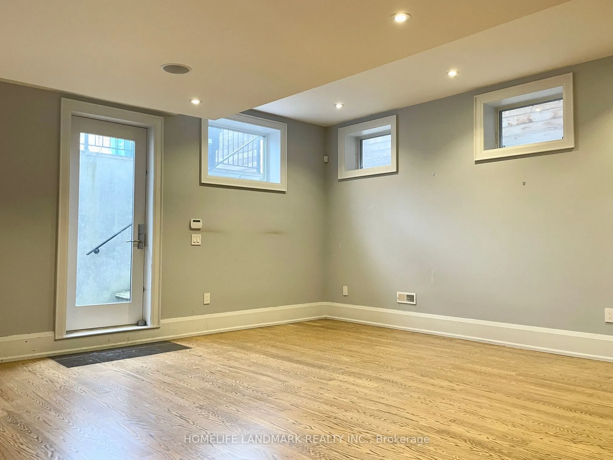 597 Montbeck Crescent, #Lower