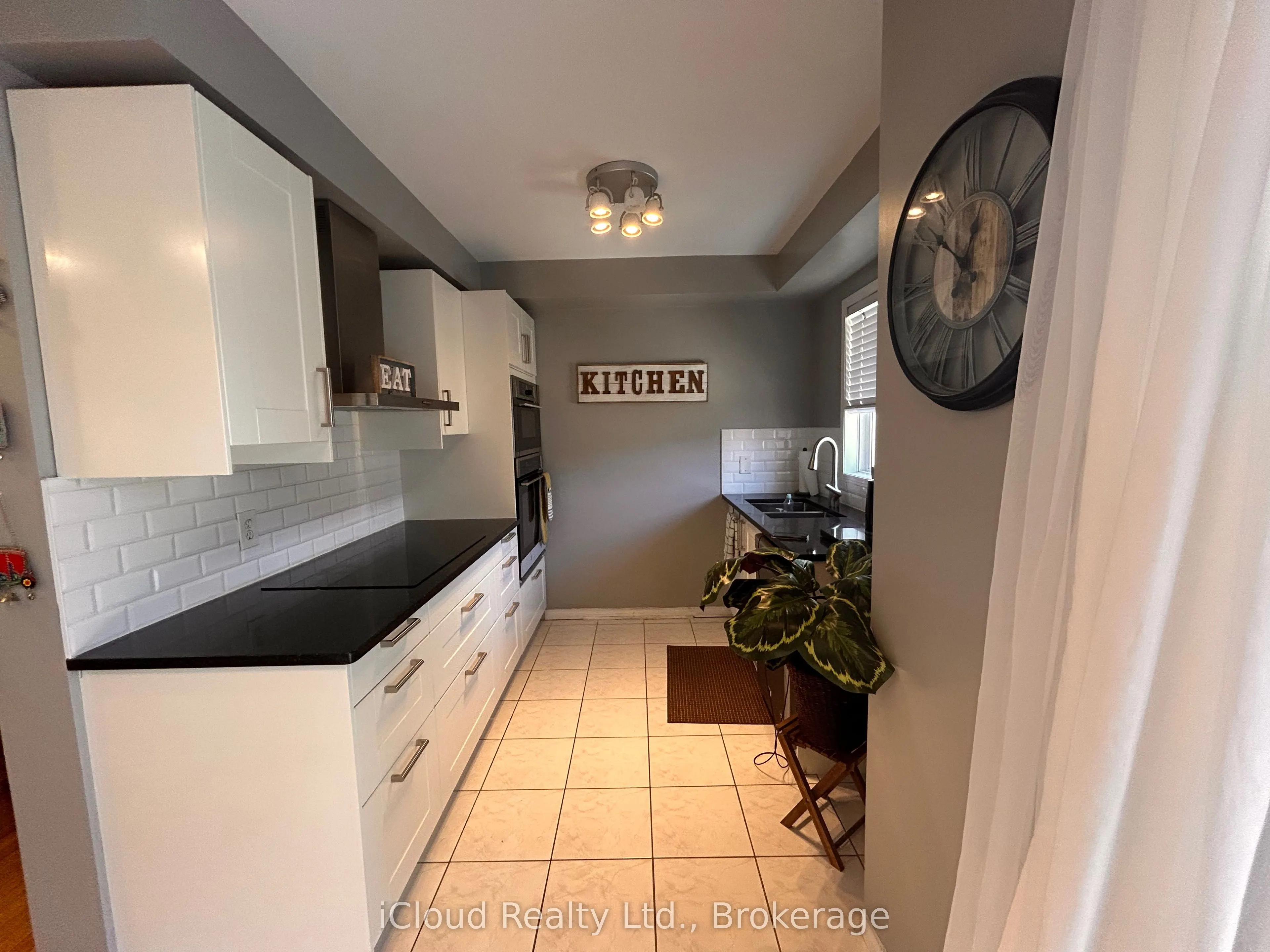 1375 Inuit Trail
