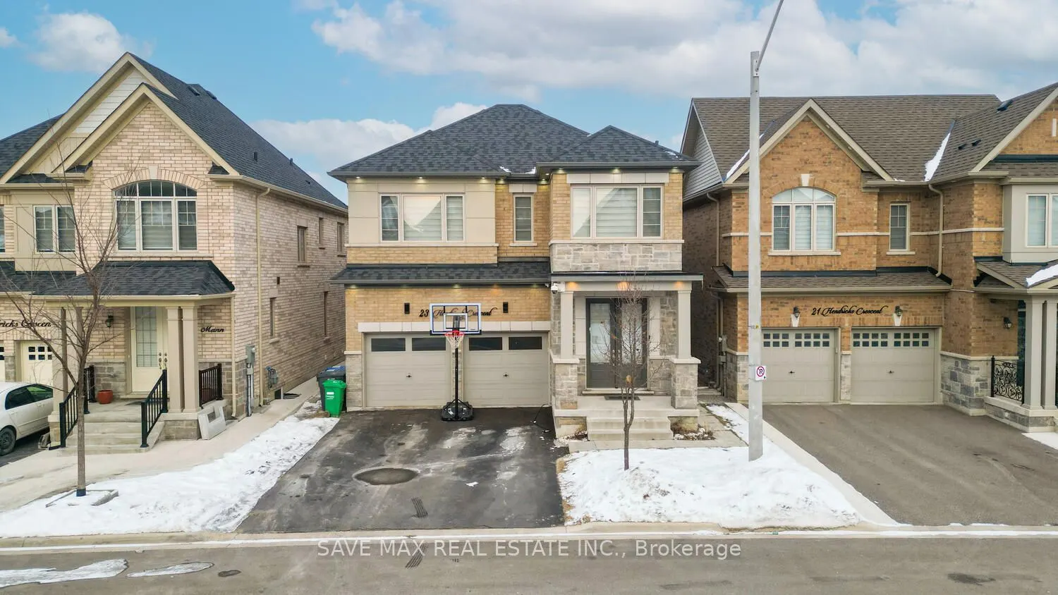 23 HENDRICKS Crescent