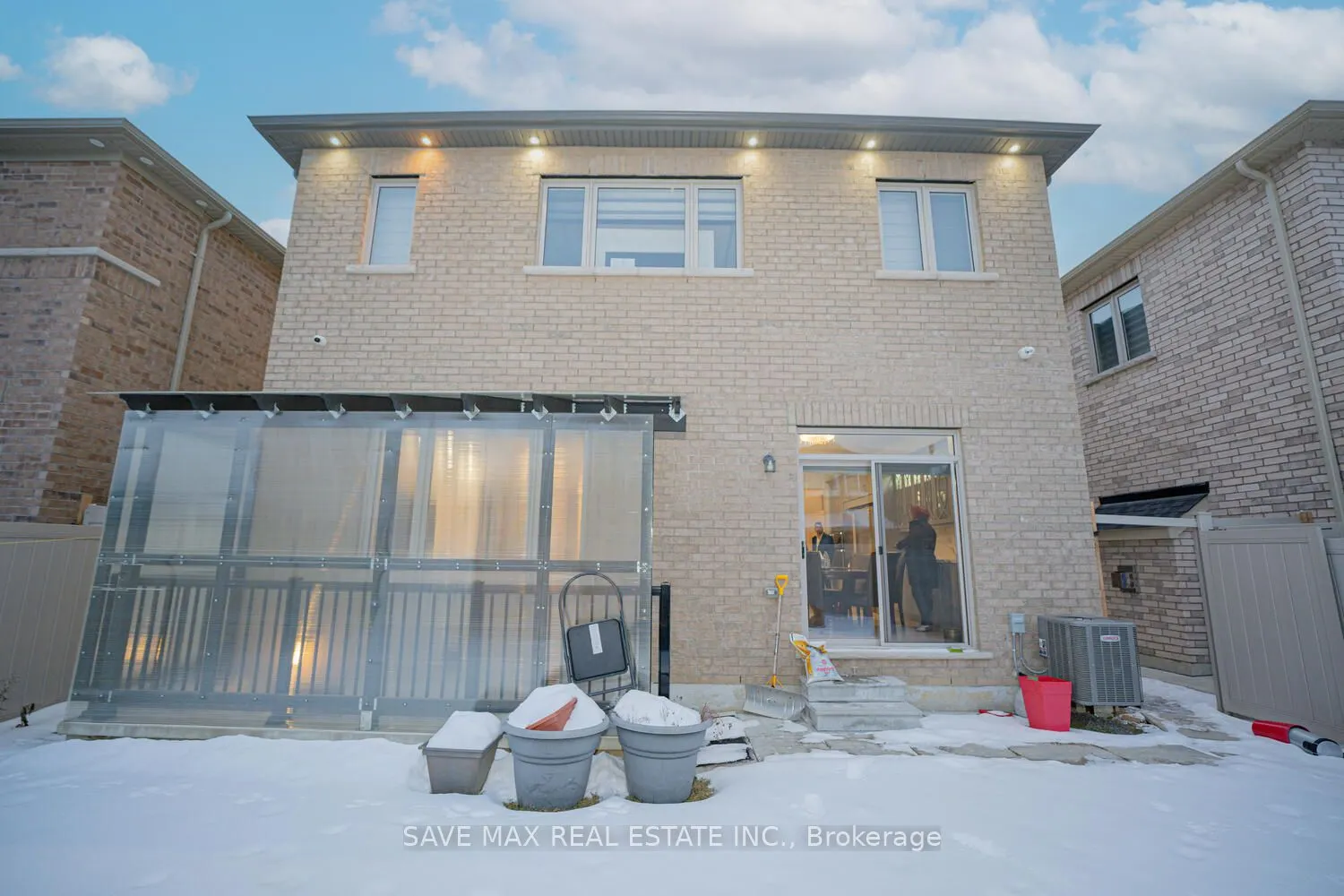 23 HENDRICKS Crescent