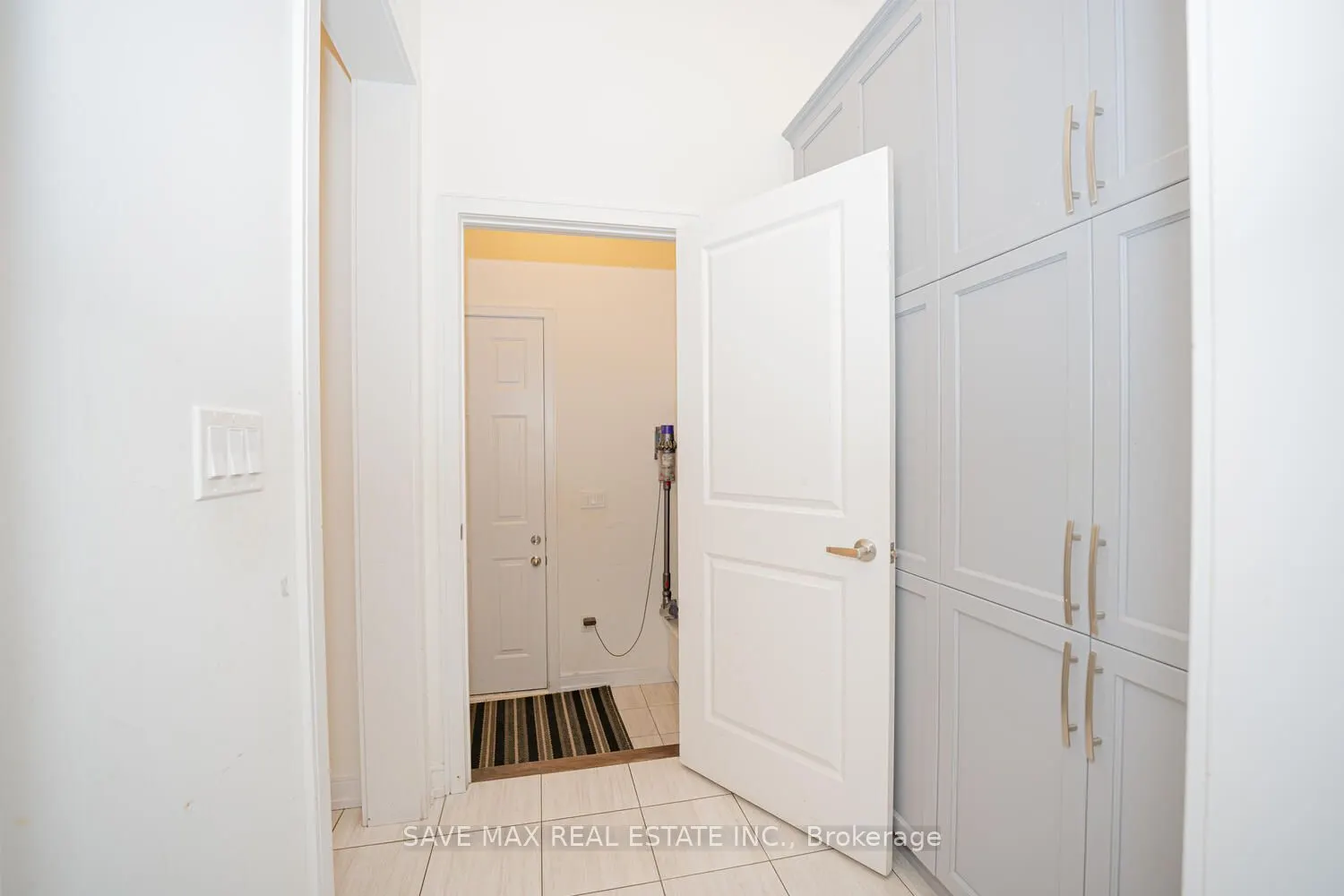 23 HENDRICKS Crescent