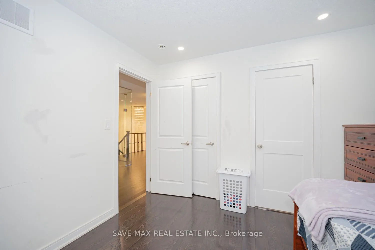 23 HENDRICKS Crescent