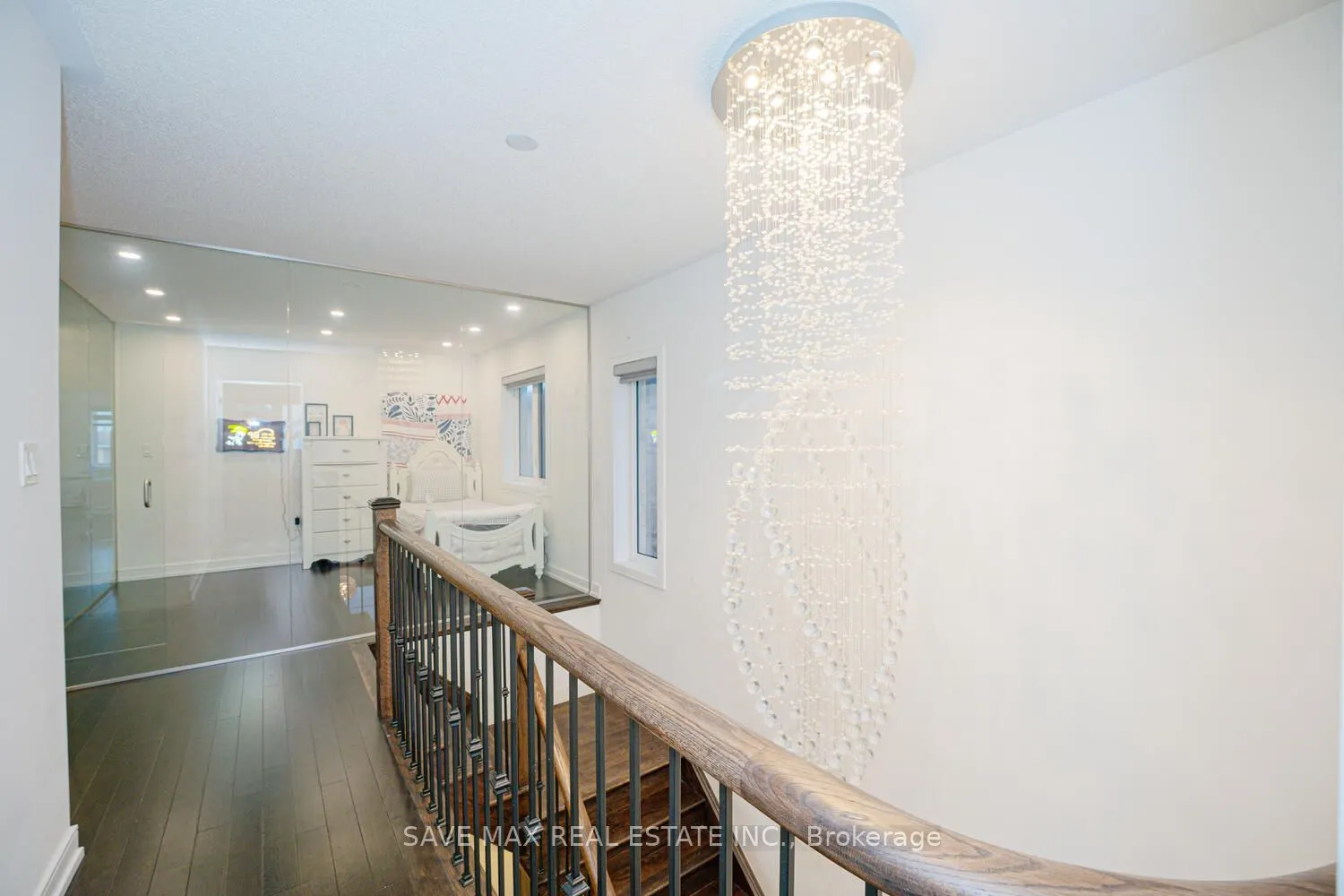 23 HENDRICKS Crescent