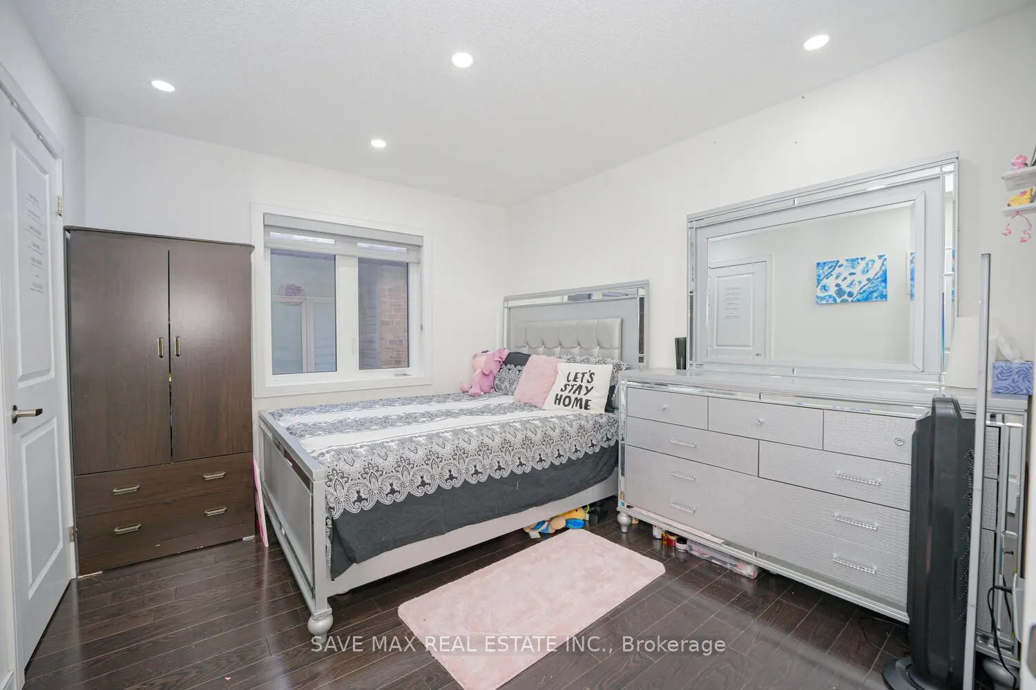 23 HENDRICKS Crescent