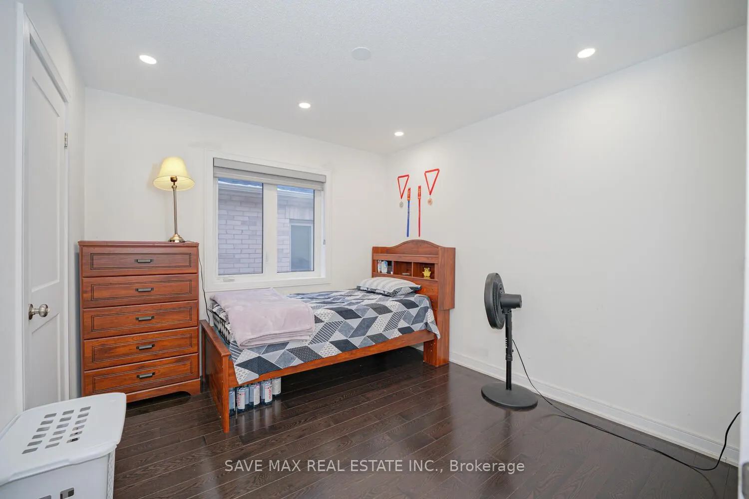 23 HENDRICKS Crescent