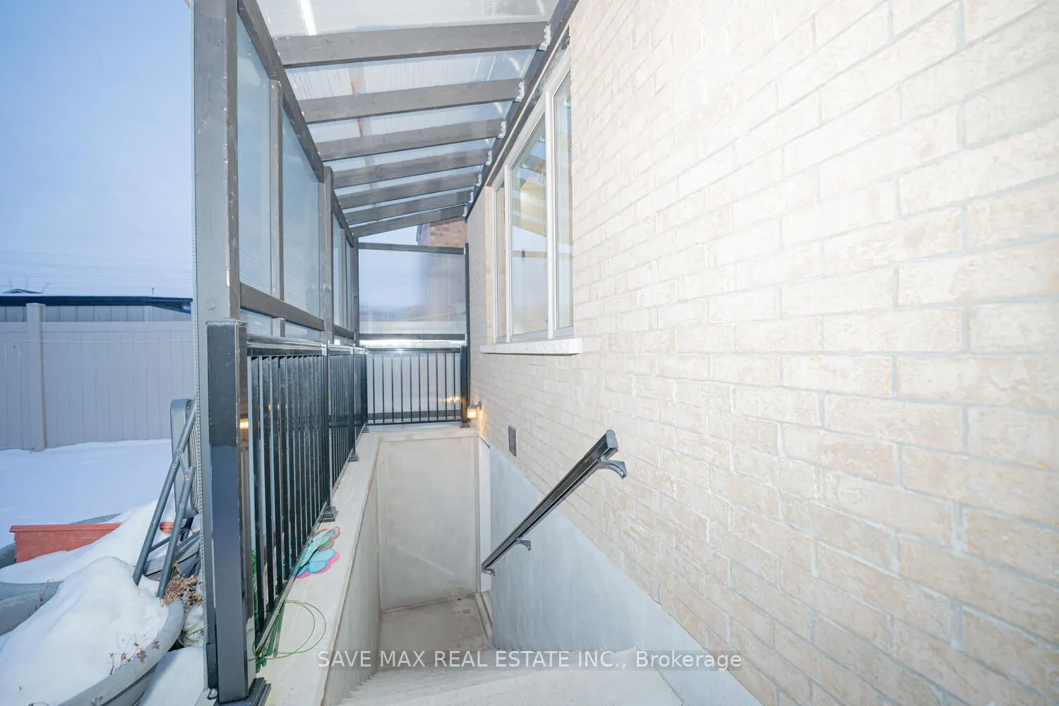 23 HENDRICKS Crescent