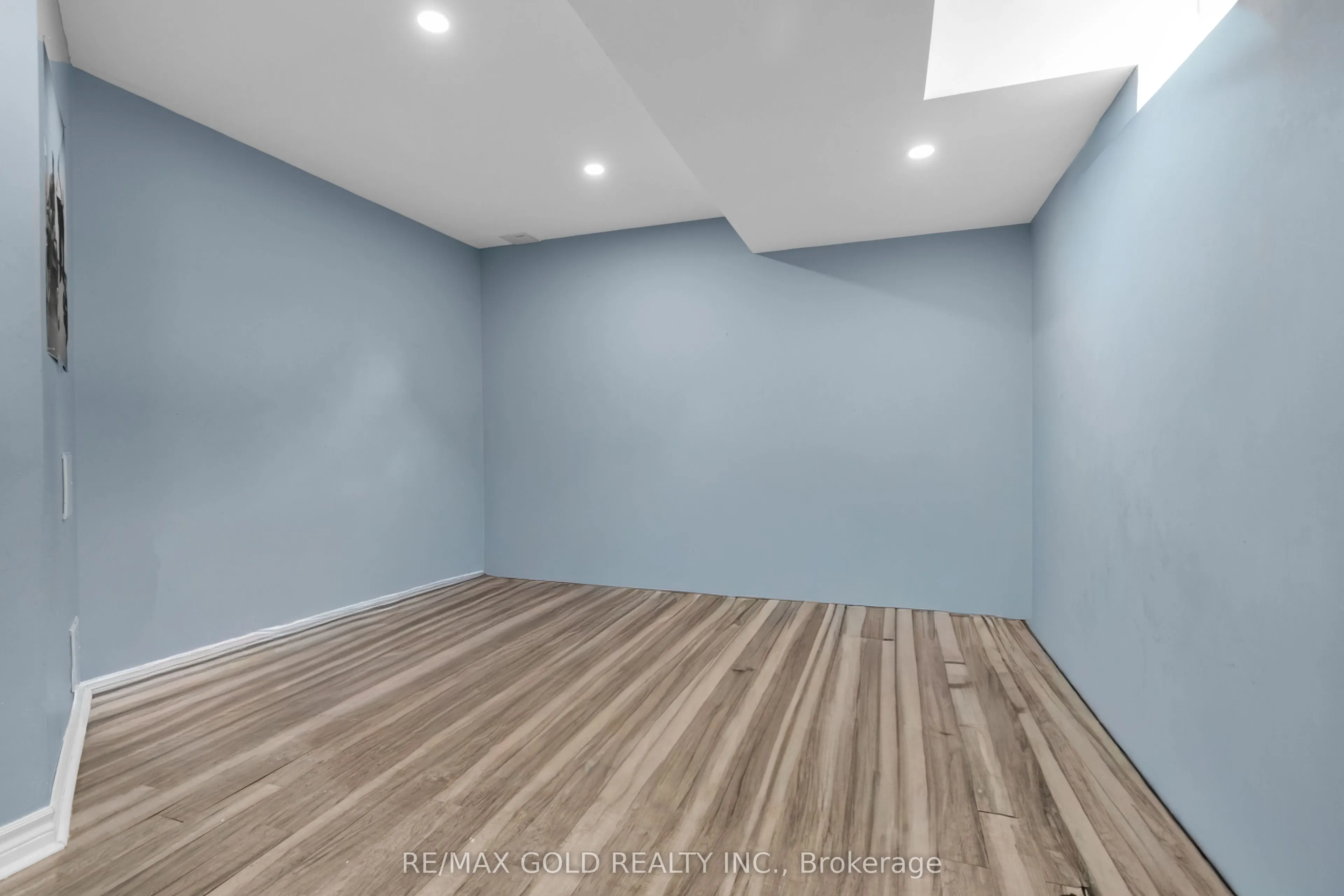 255 Brisdale Drive