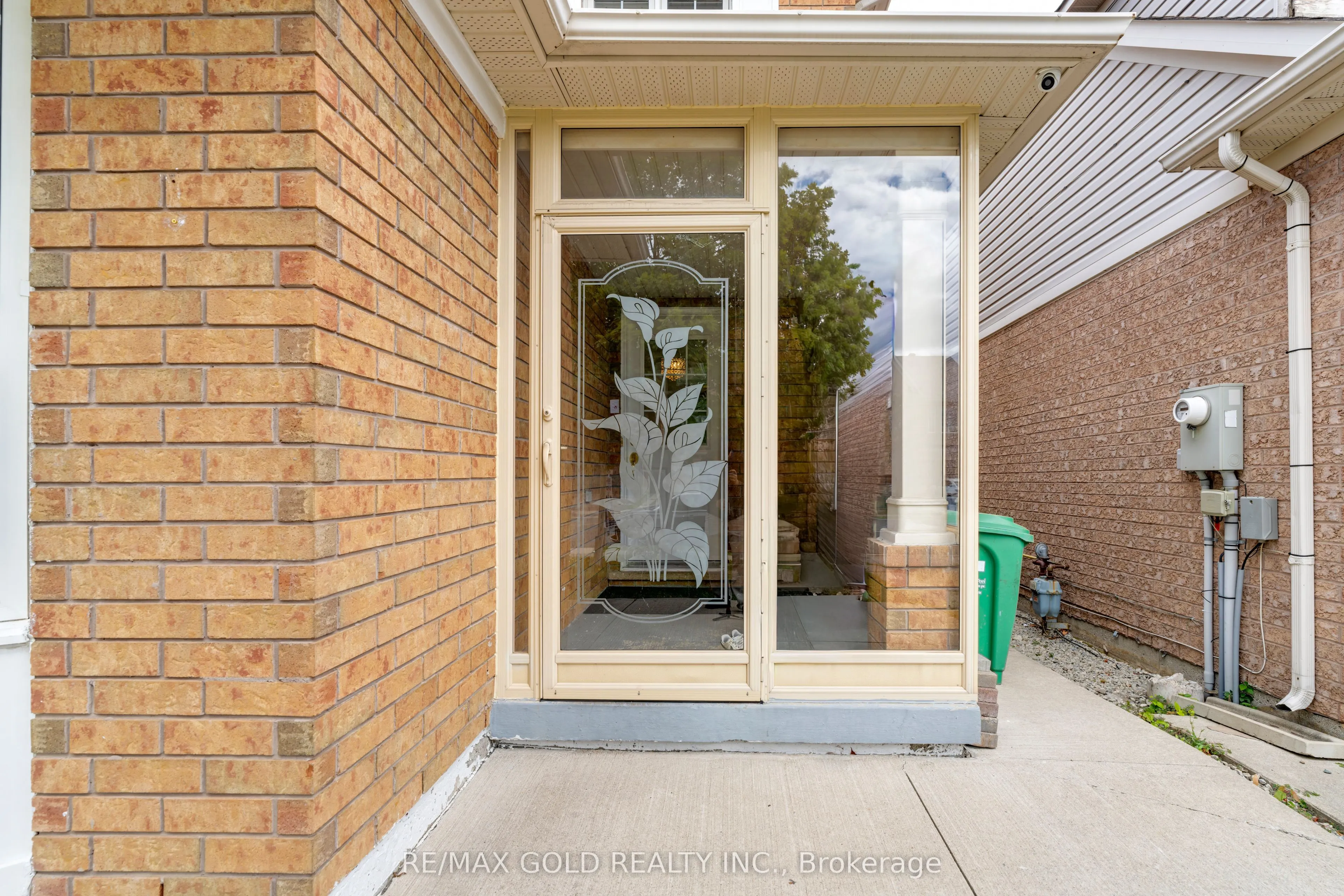 255 Brisdale Drive