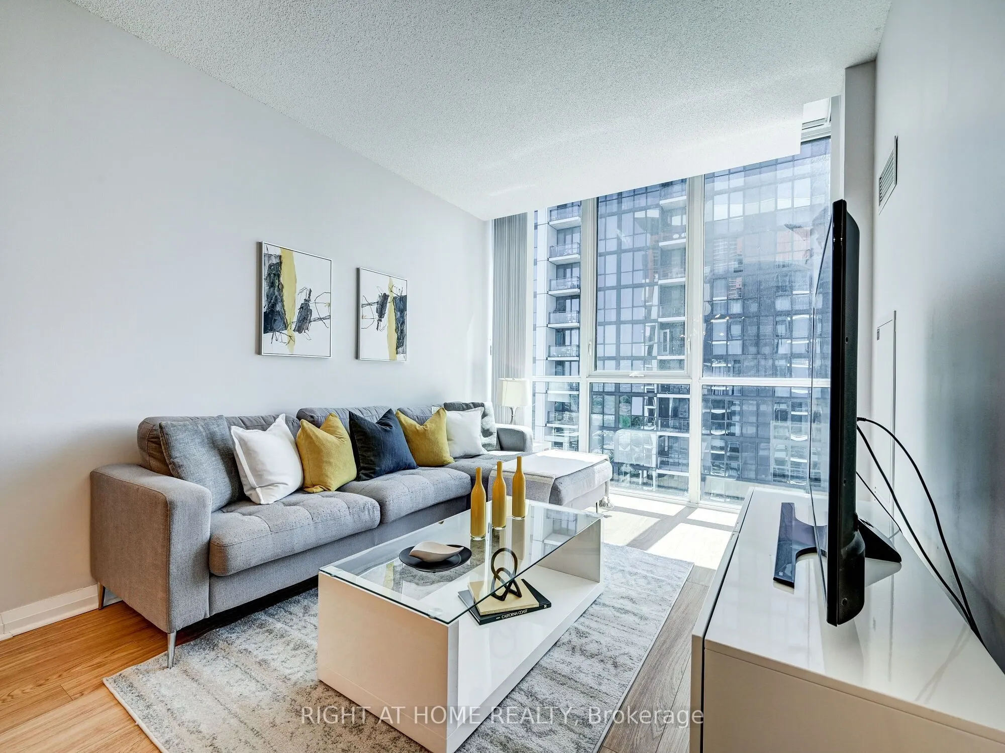 55 Eglinton Avenue W, #2001