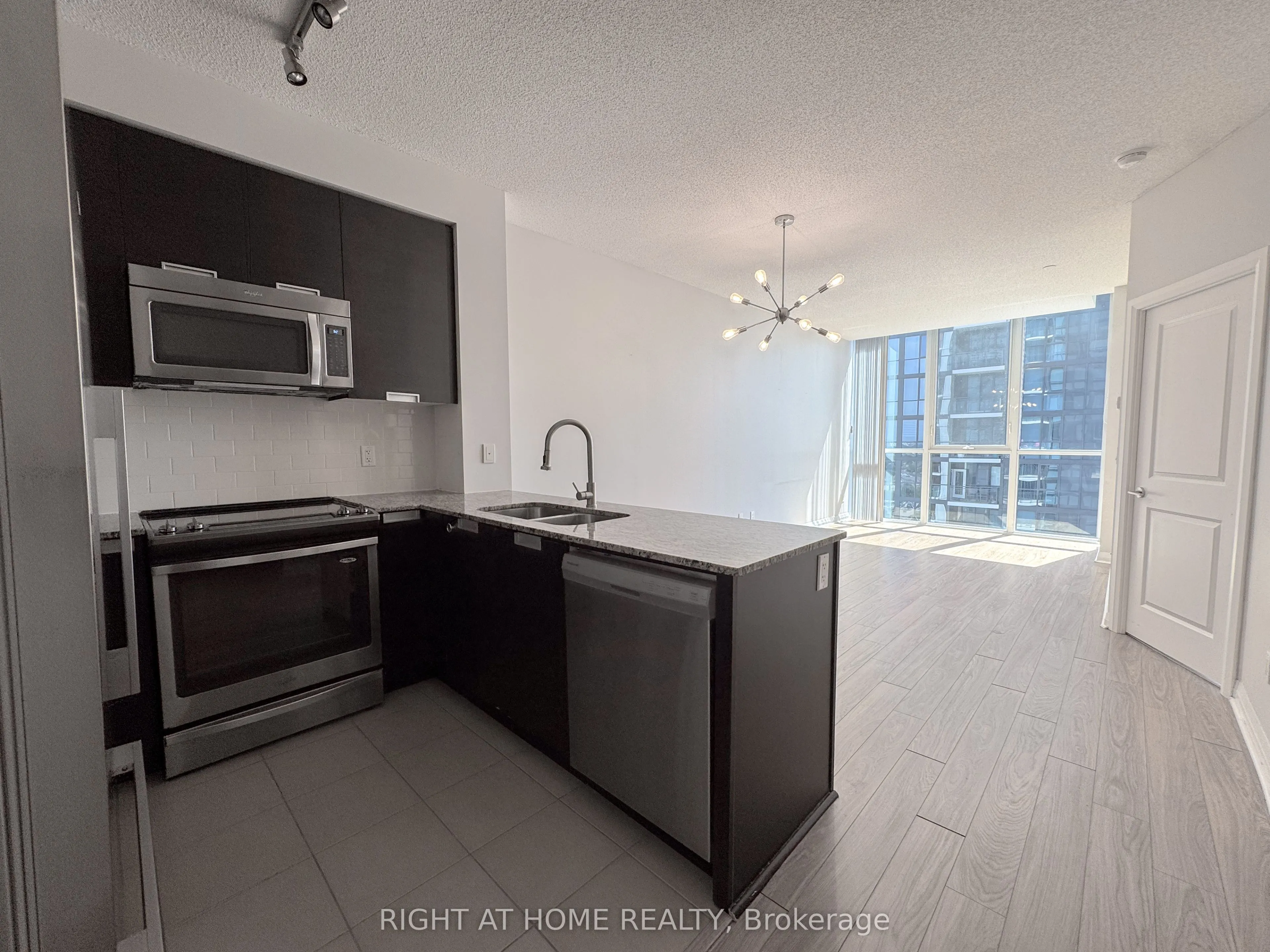 55 Eglinton Avenue W, #2001