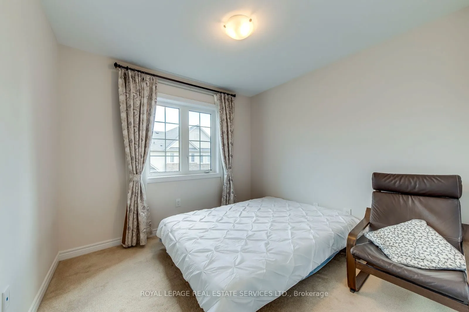 383 Grantham Common